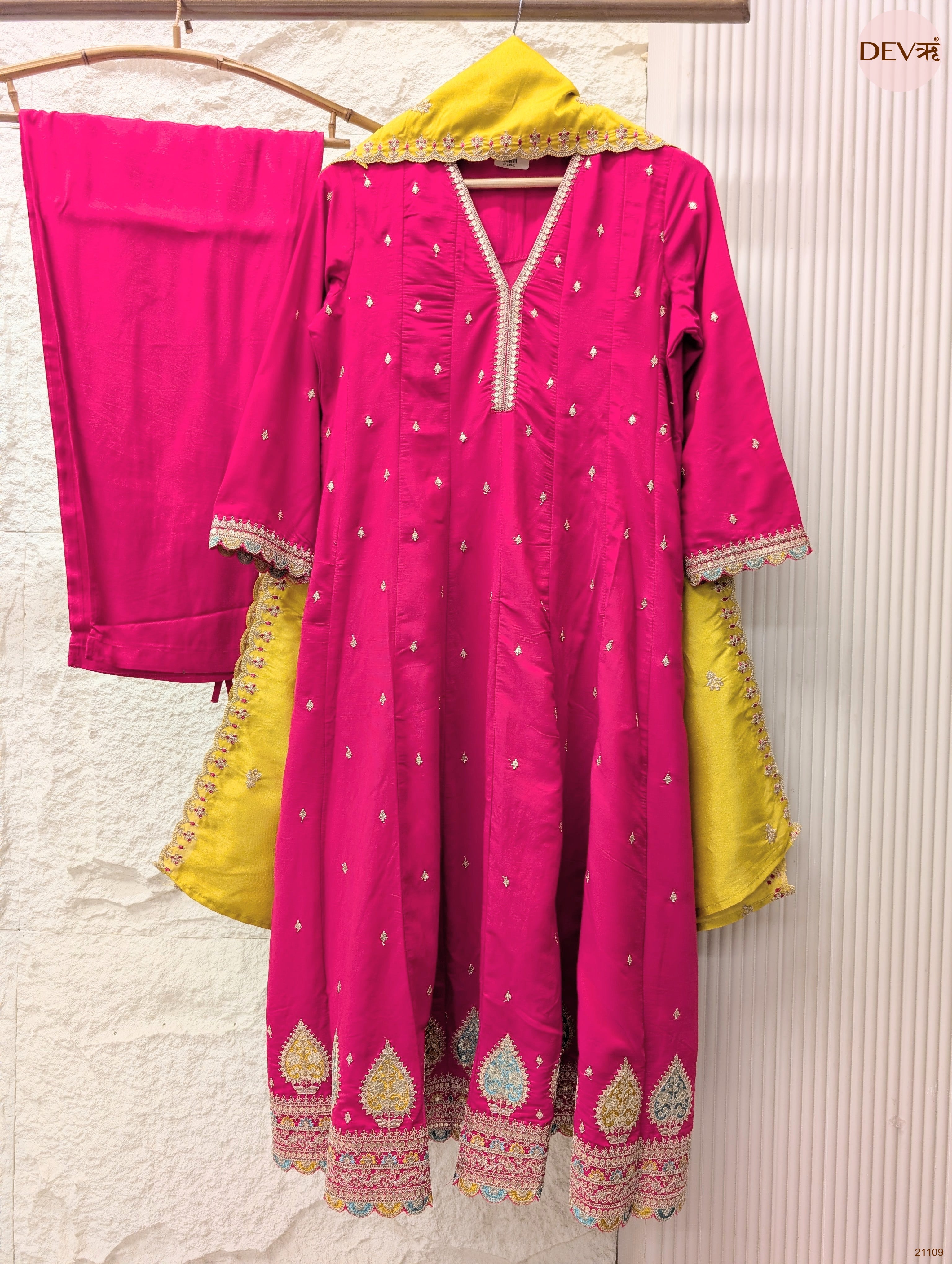 Gulnaar Pure dola silk Embroidered Fuchsia 3-Piece Set (Devri – D.No 21109)