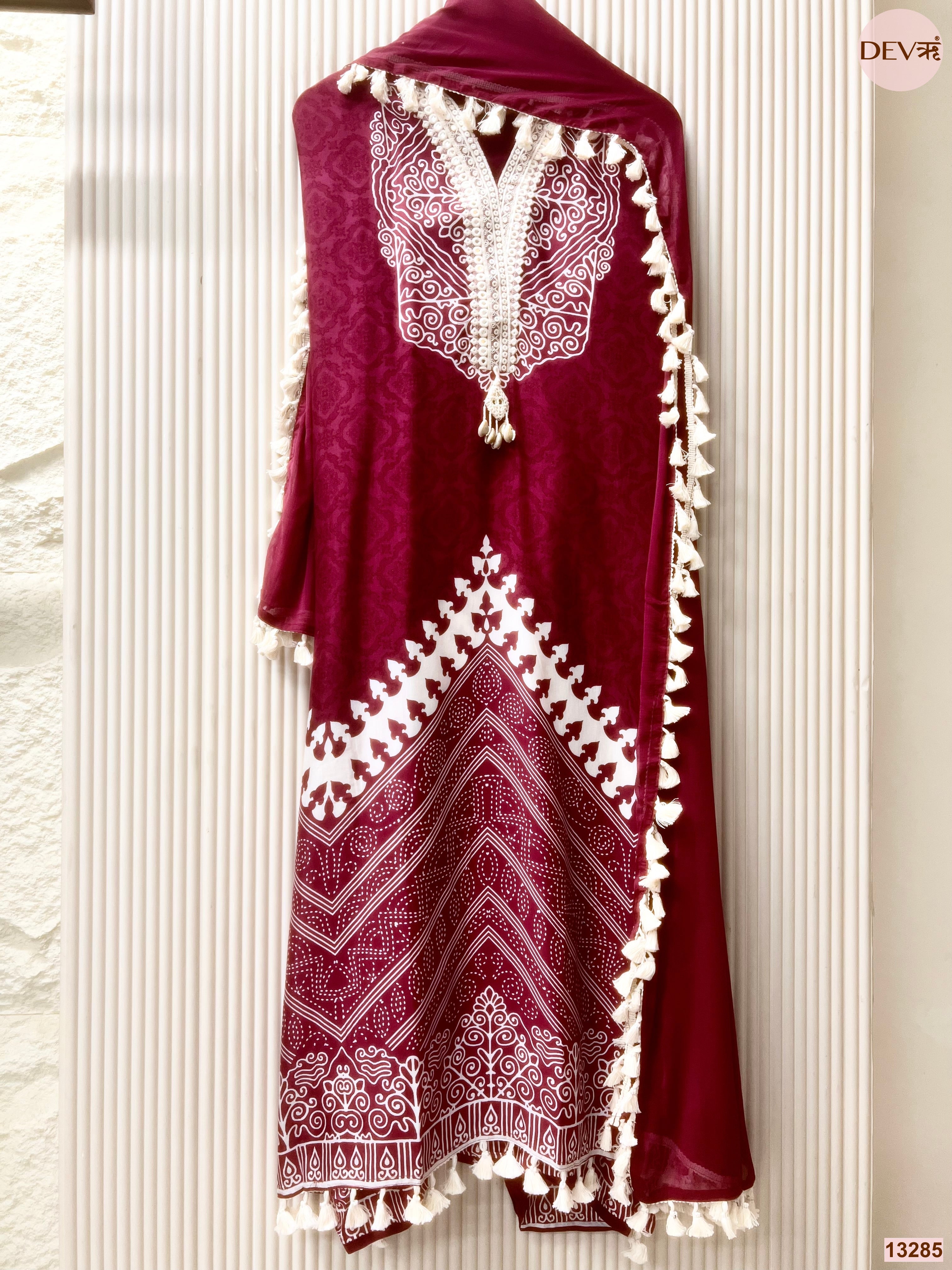 Wine Muslin Printed Unstitched 3-Piece Suit (Devri – D.No 13285)