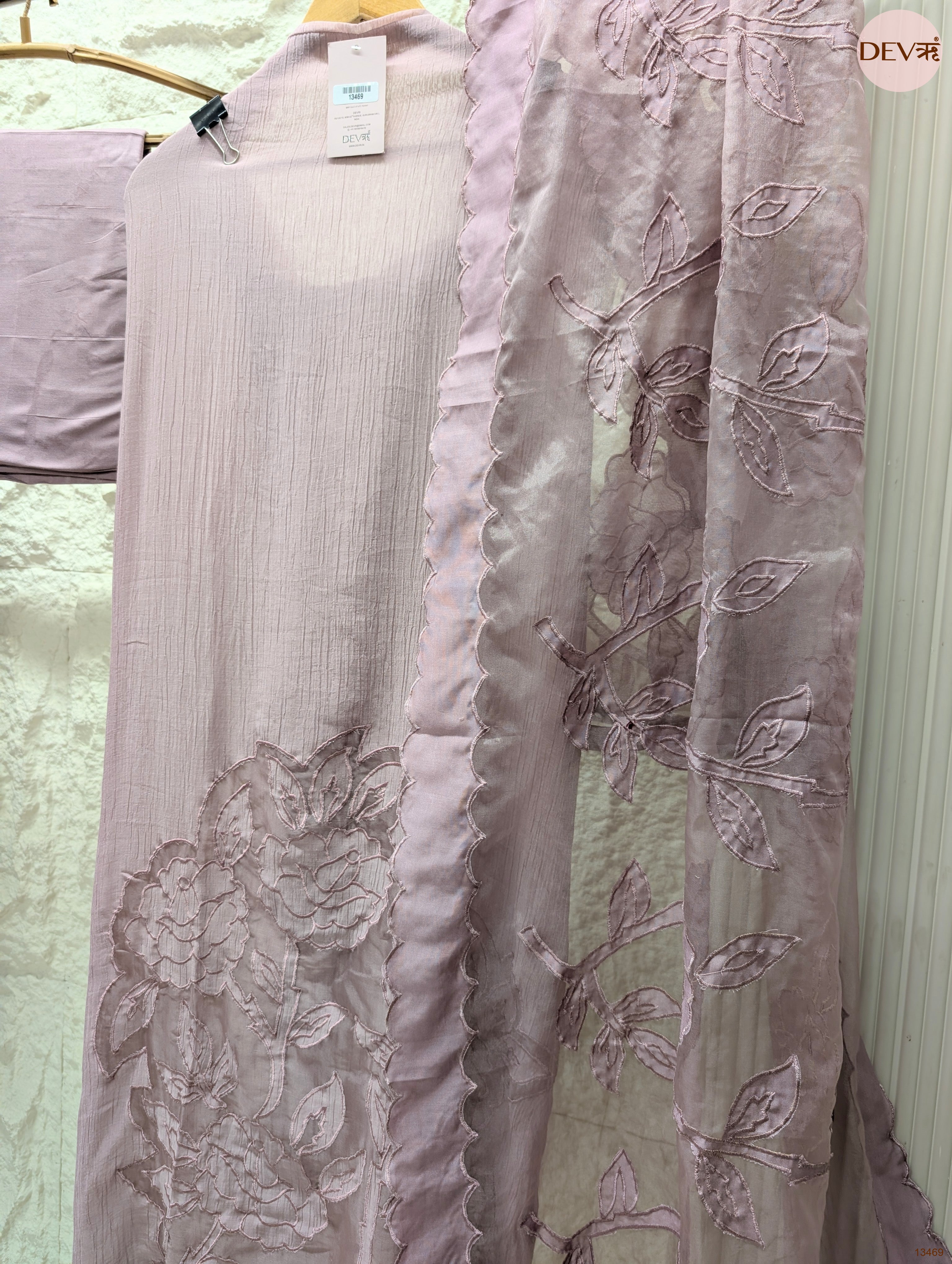 Mauve Mul Crush Embroidered Unstitched 3-Piece Suit (Devri – D.No 13469)