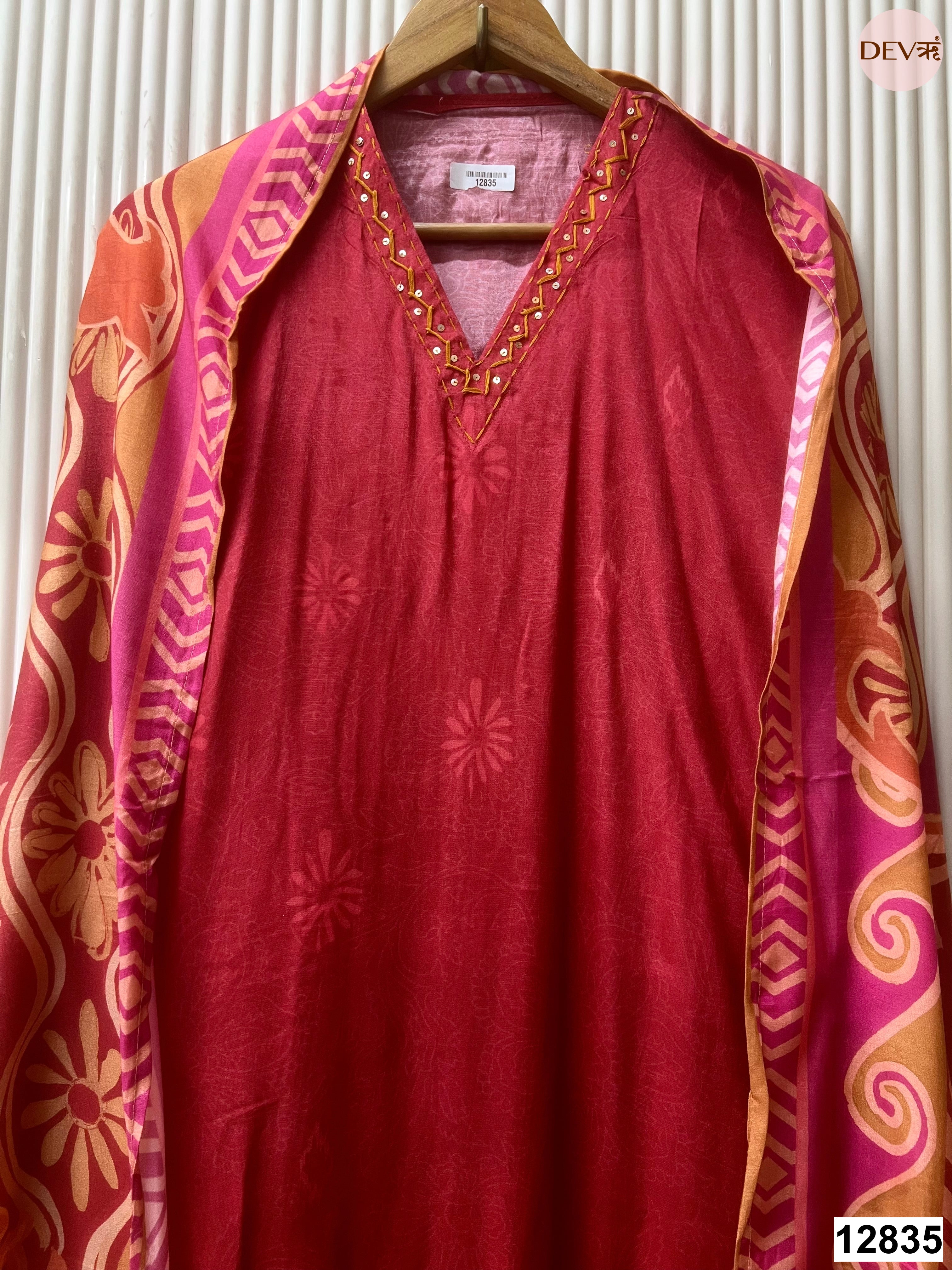Maroon Muslin Printed Unstitched 3-Piece Suit (Devri – D.No 12835)
