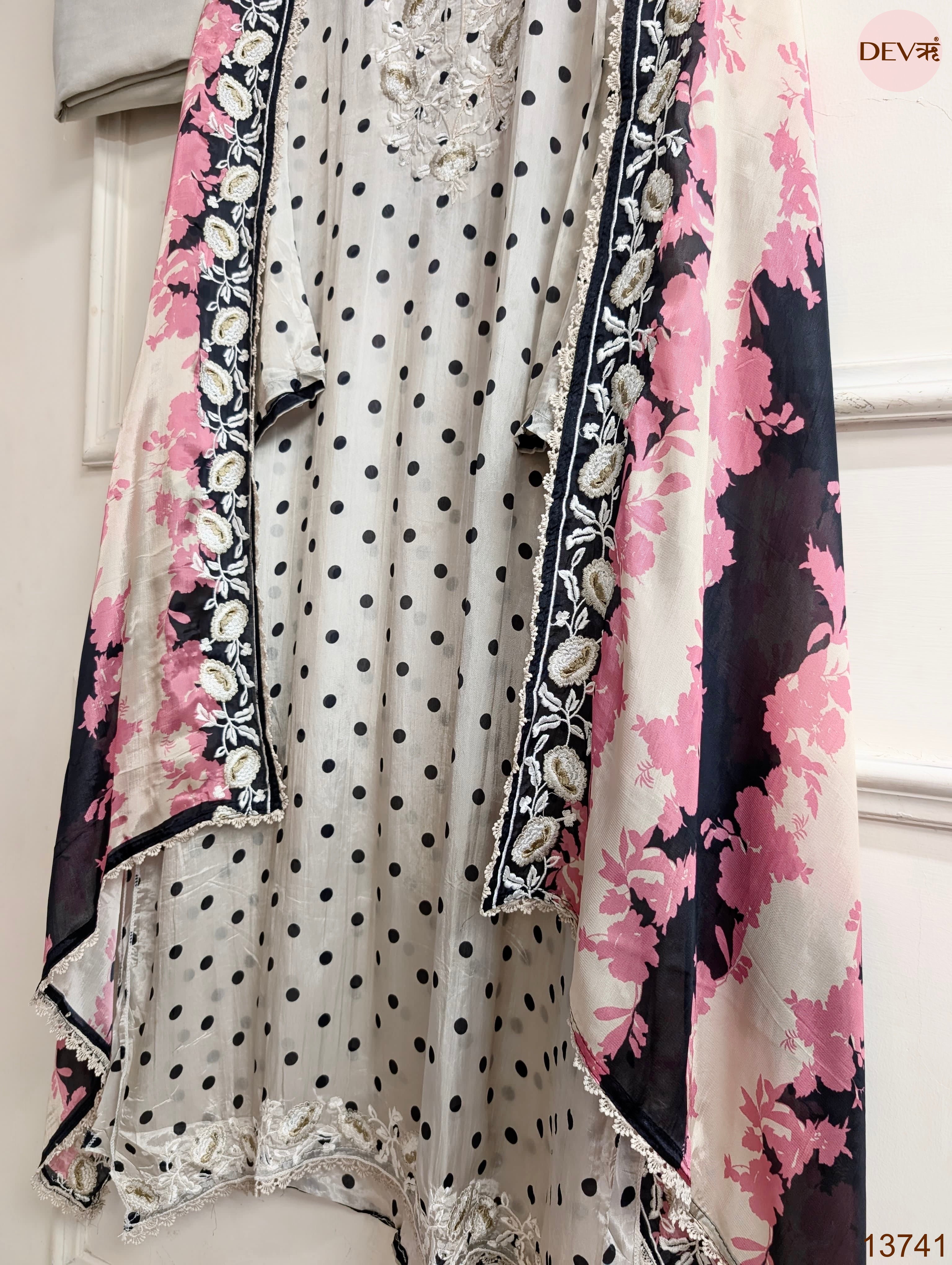 Off White Muslin Blend Printed Unstitched 3-Piece Suit (Devri – D.No 13741)