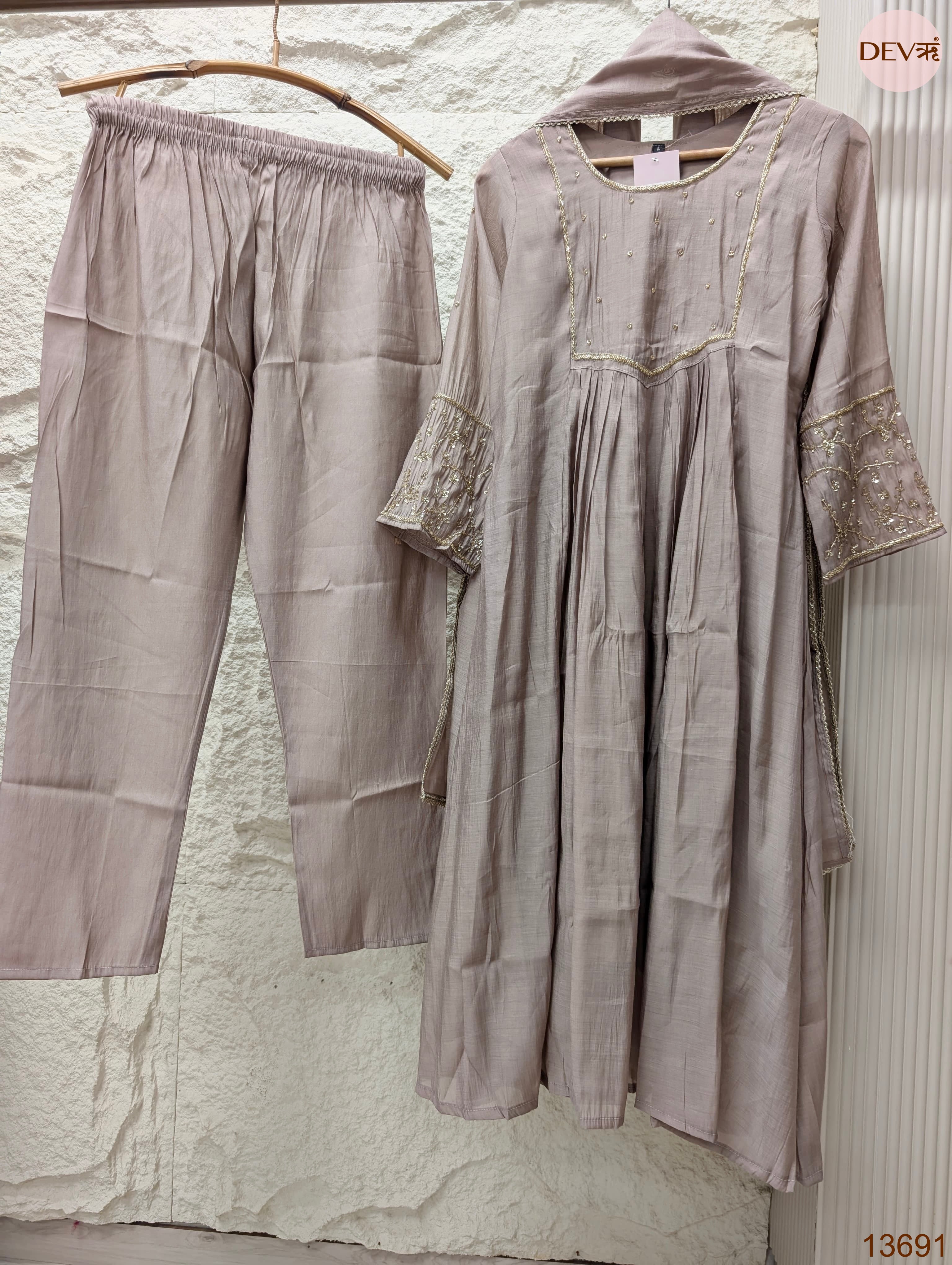 Gulnaar Mul chanderi Embroidered Taupe 3-Piece Set (Devri – D.No 13691)