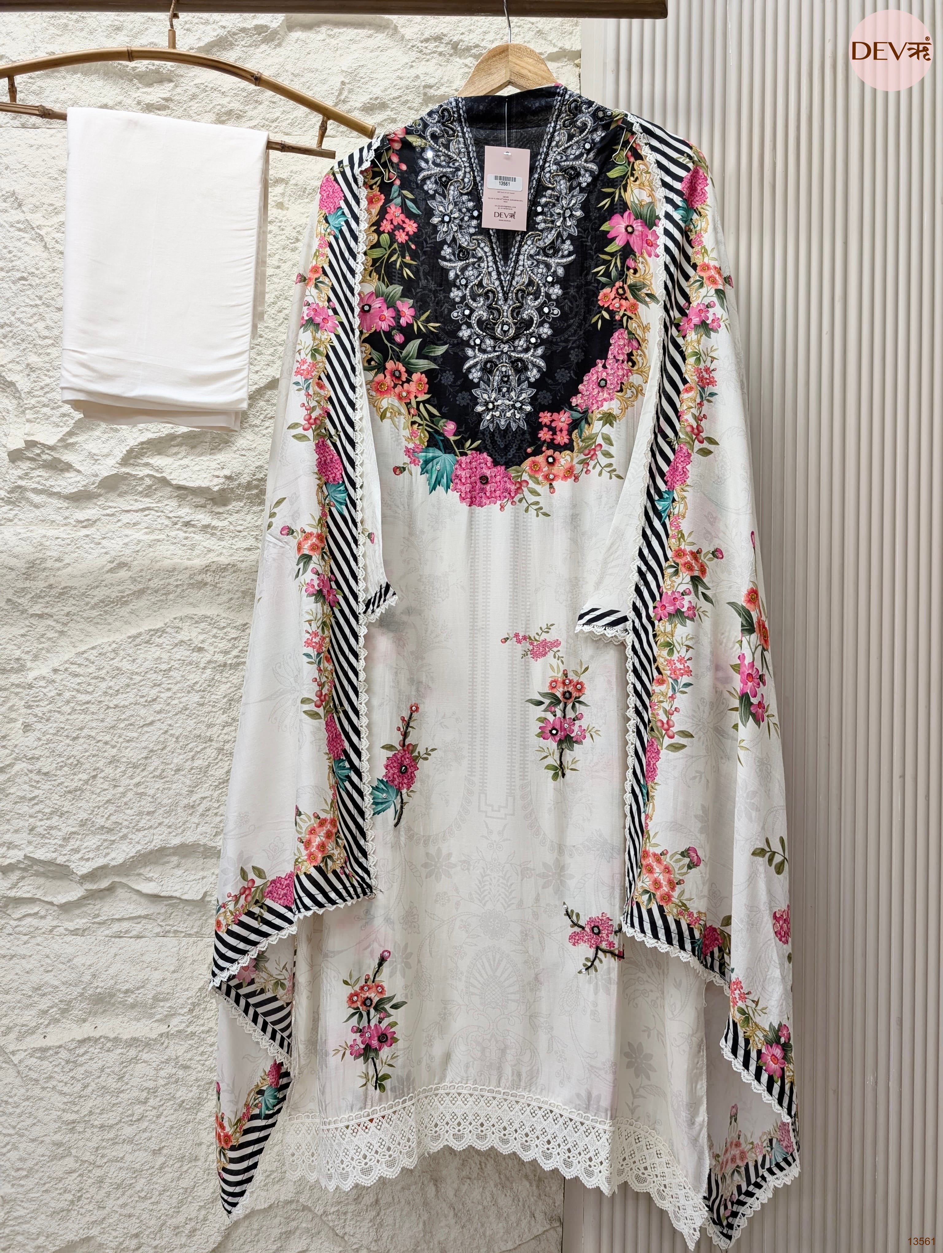 White Muslin Printed Unstitched 3-Piece Suit (Devri – D.No 13561)