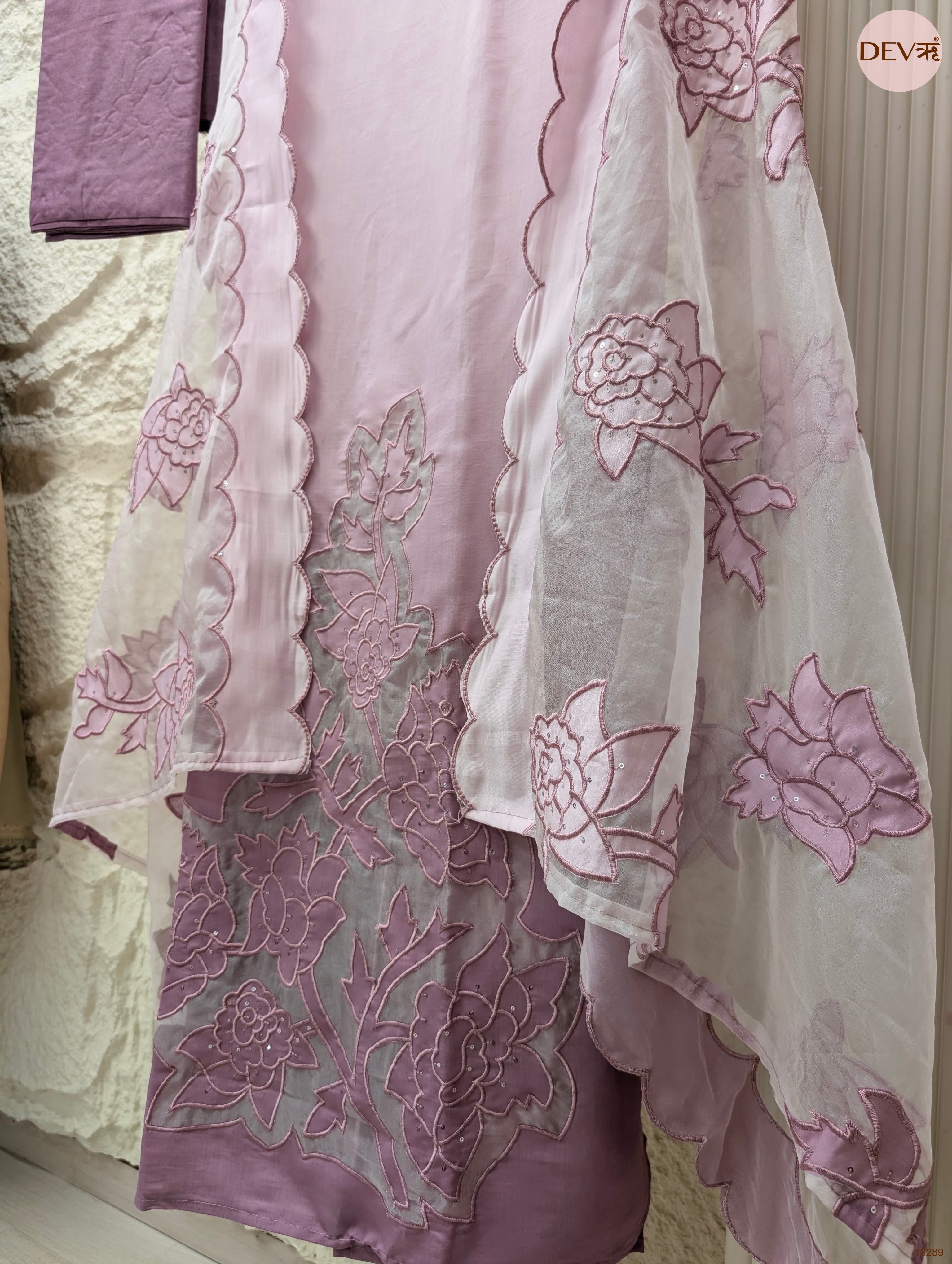 Pink Mul Chanderi Embroidered Unstitched 3-Piece Suit (Devri – D.No 13289)