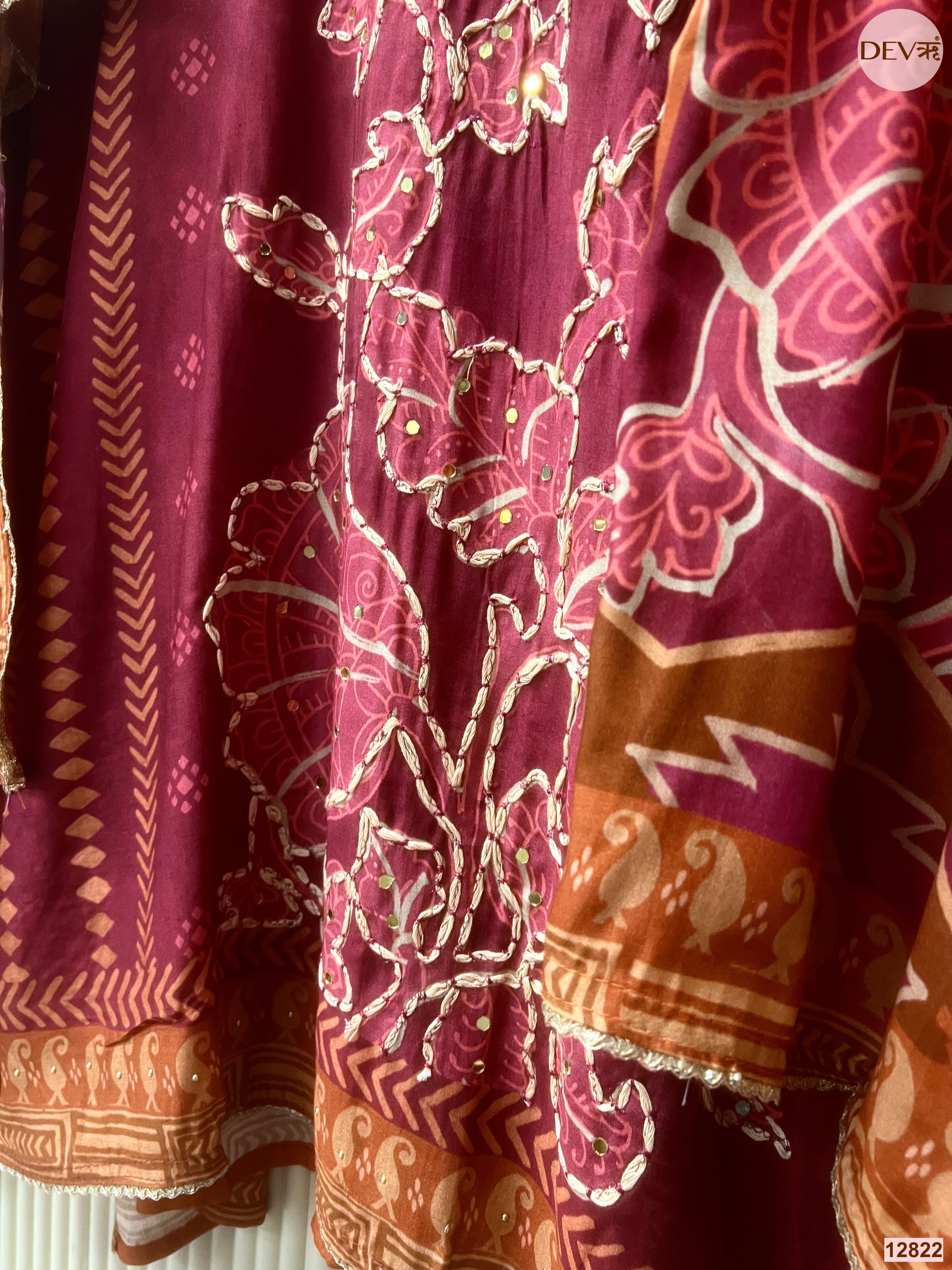 Wine Muslin Printed Unstitched 3-Piece Suit (Devri – D.No 12822)
