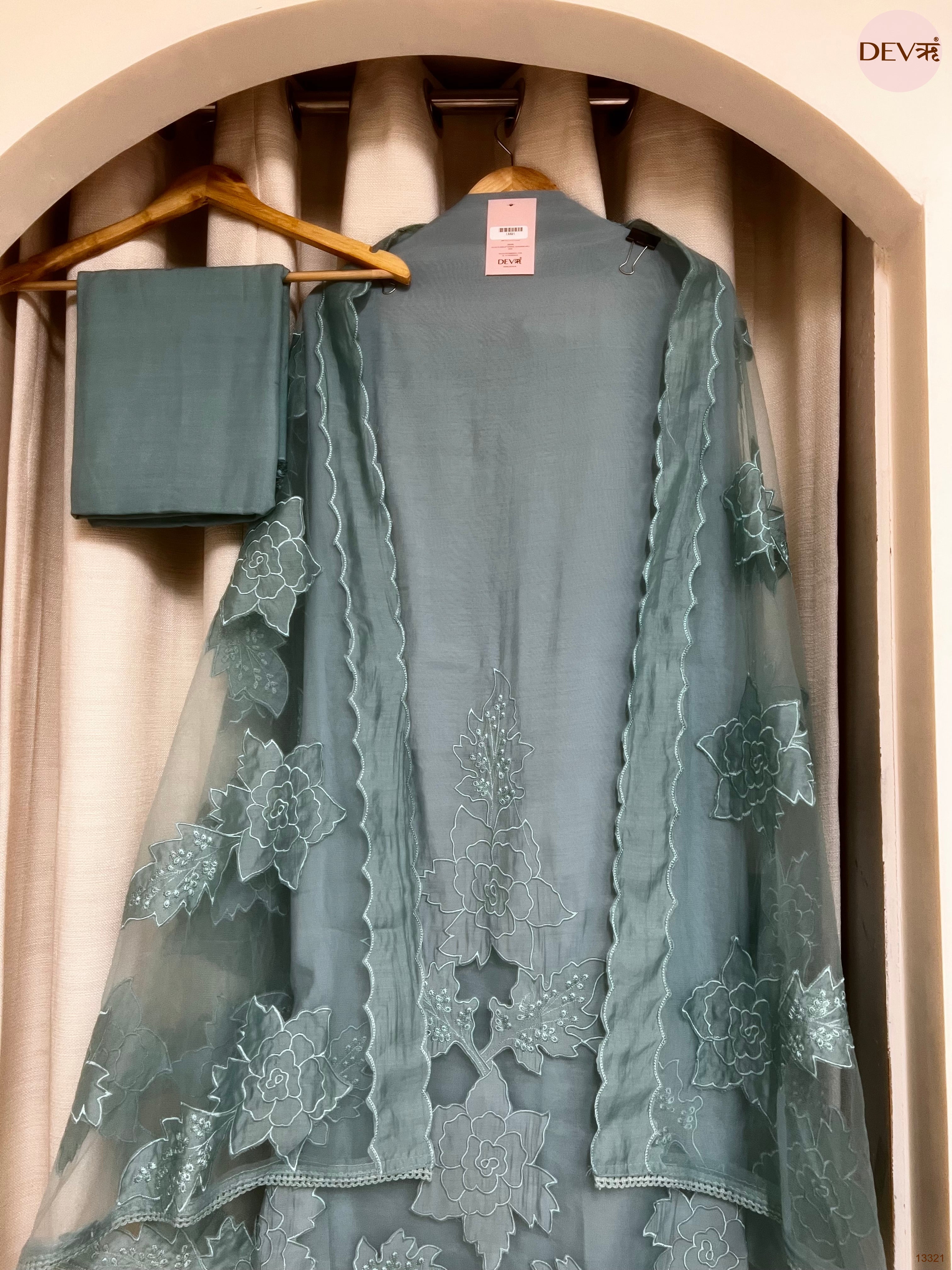 Teal Mul chanderi Embroidered Unstitched 3-Piece Suit (Devri – D.No 13321)