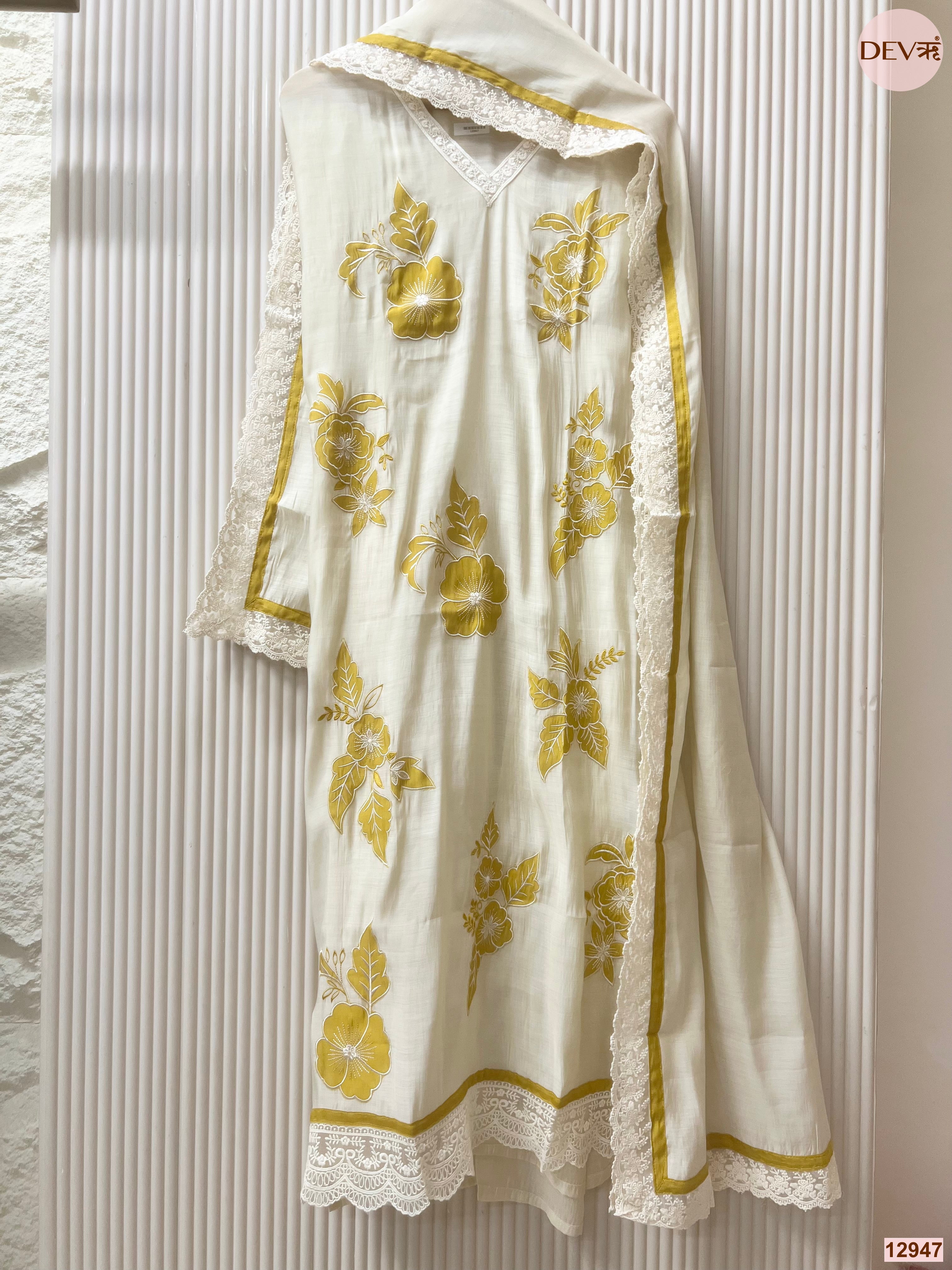 Off White Mul Chanderi Printed Unstitched 3-Piece Suit (Devri – D.No 12947)
