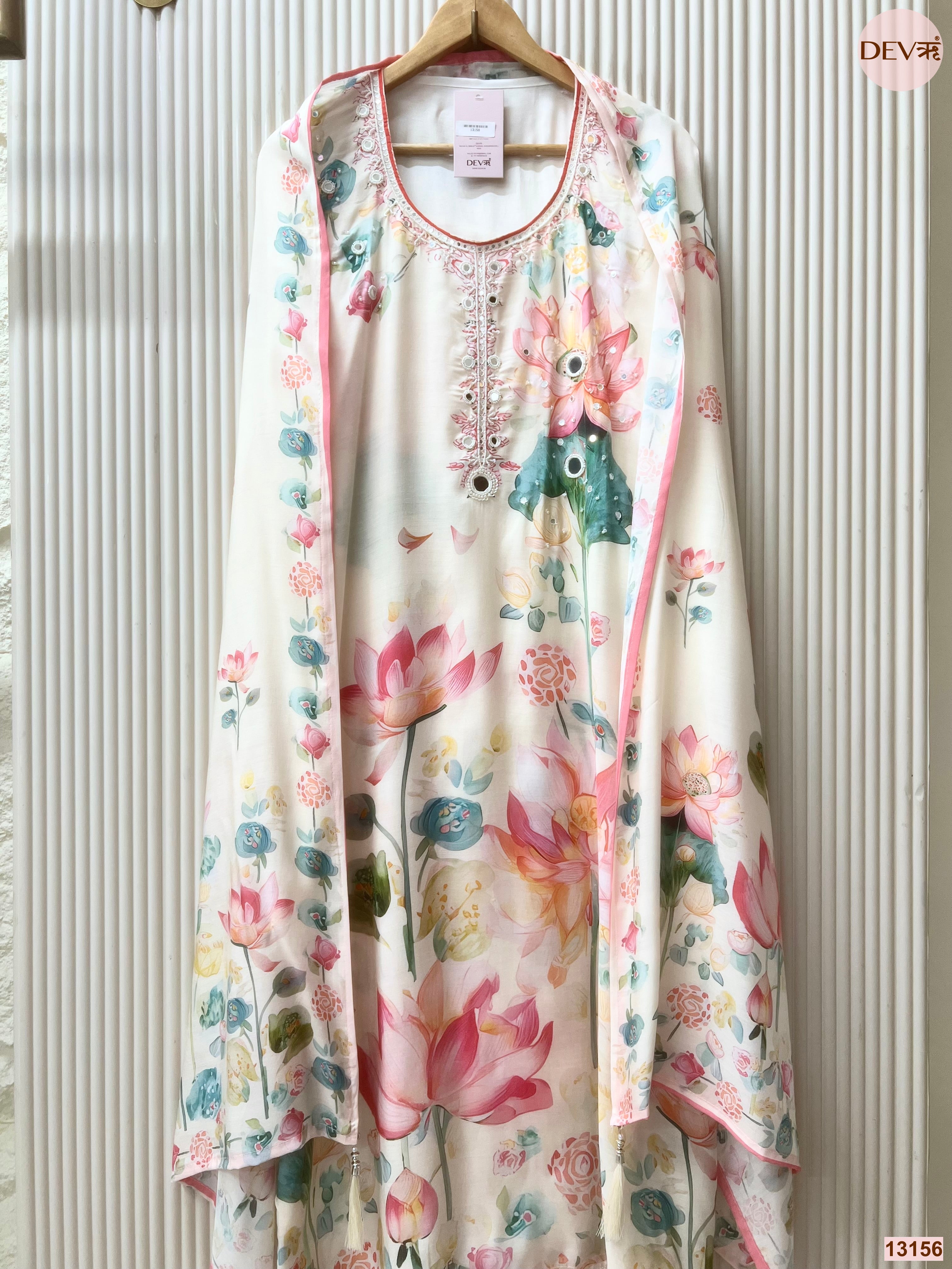 Cream Muslin Printed Unstitched 3-Piece Suit (Devri – D.No 13156)