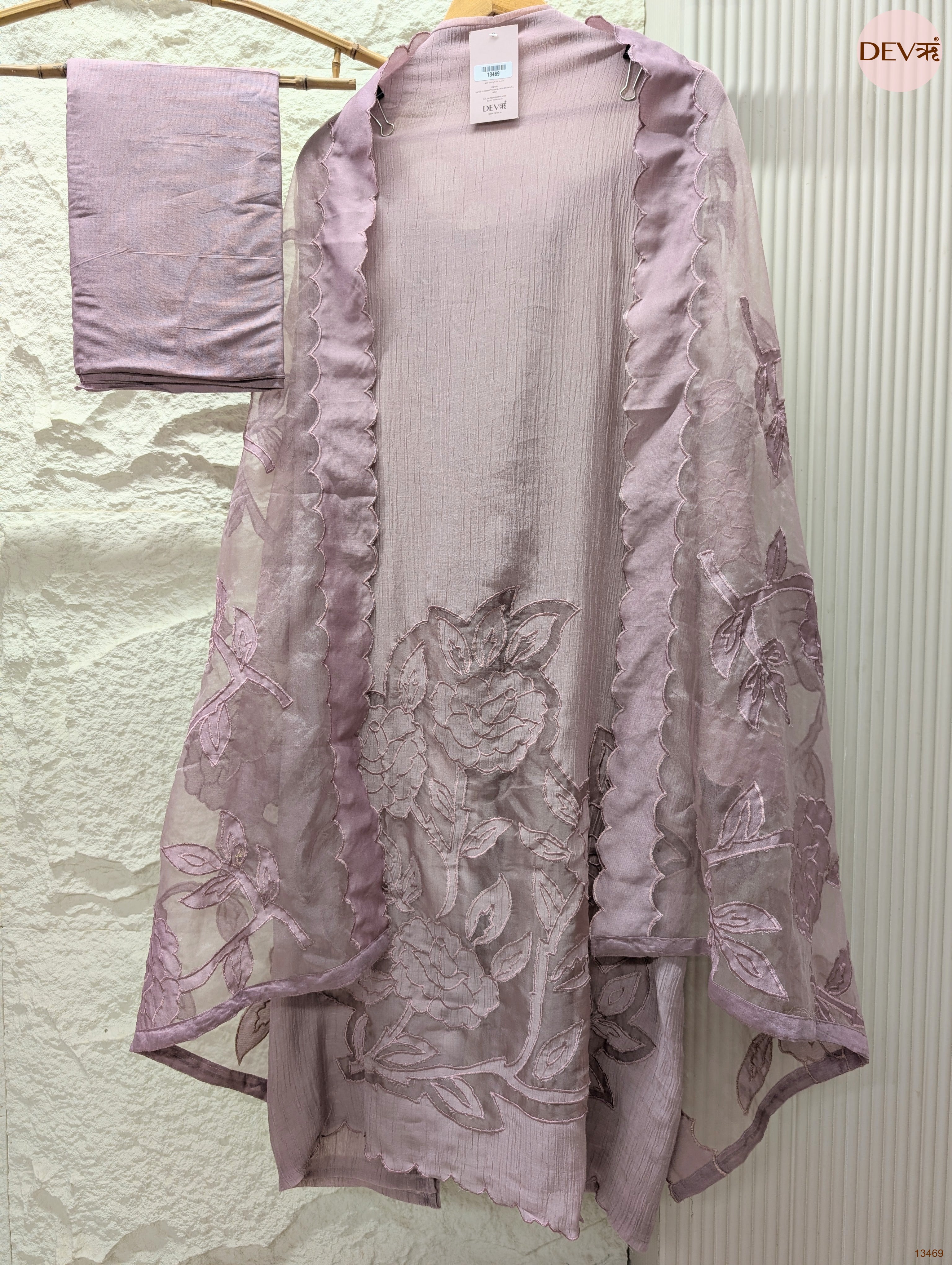 Mauve Mul Crush Embroidered Unstitched 3-Piece Suit (Devri – D.No 13469)