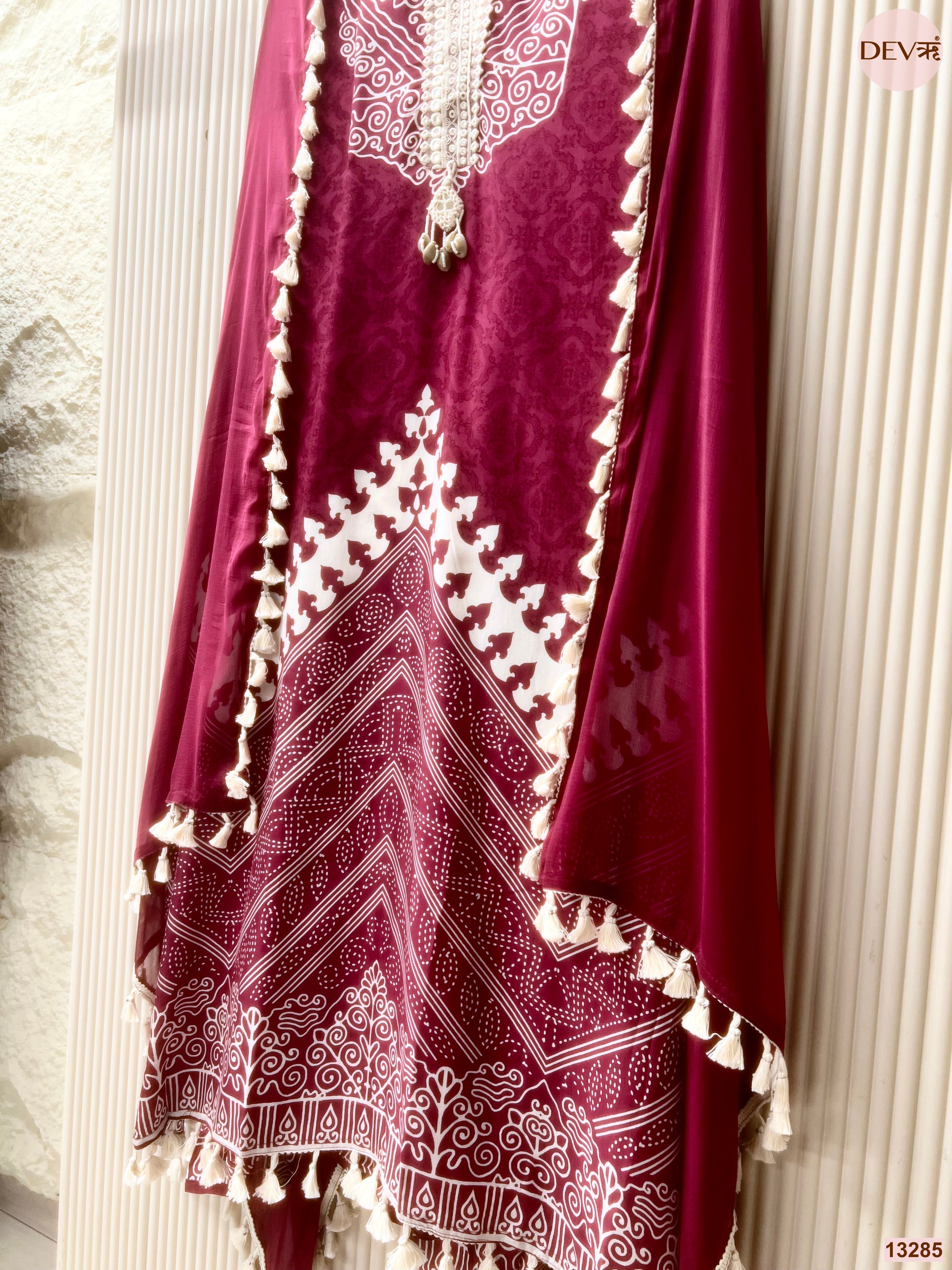 Wine Muslin Printed Unstitched 3-Piece Suit (Devri – D.No 13285)