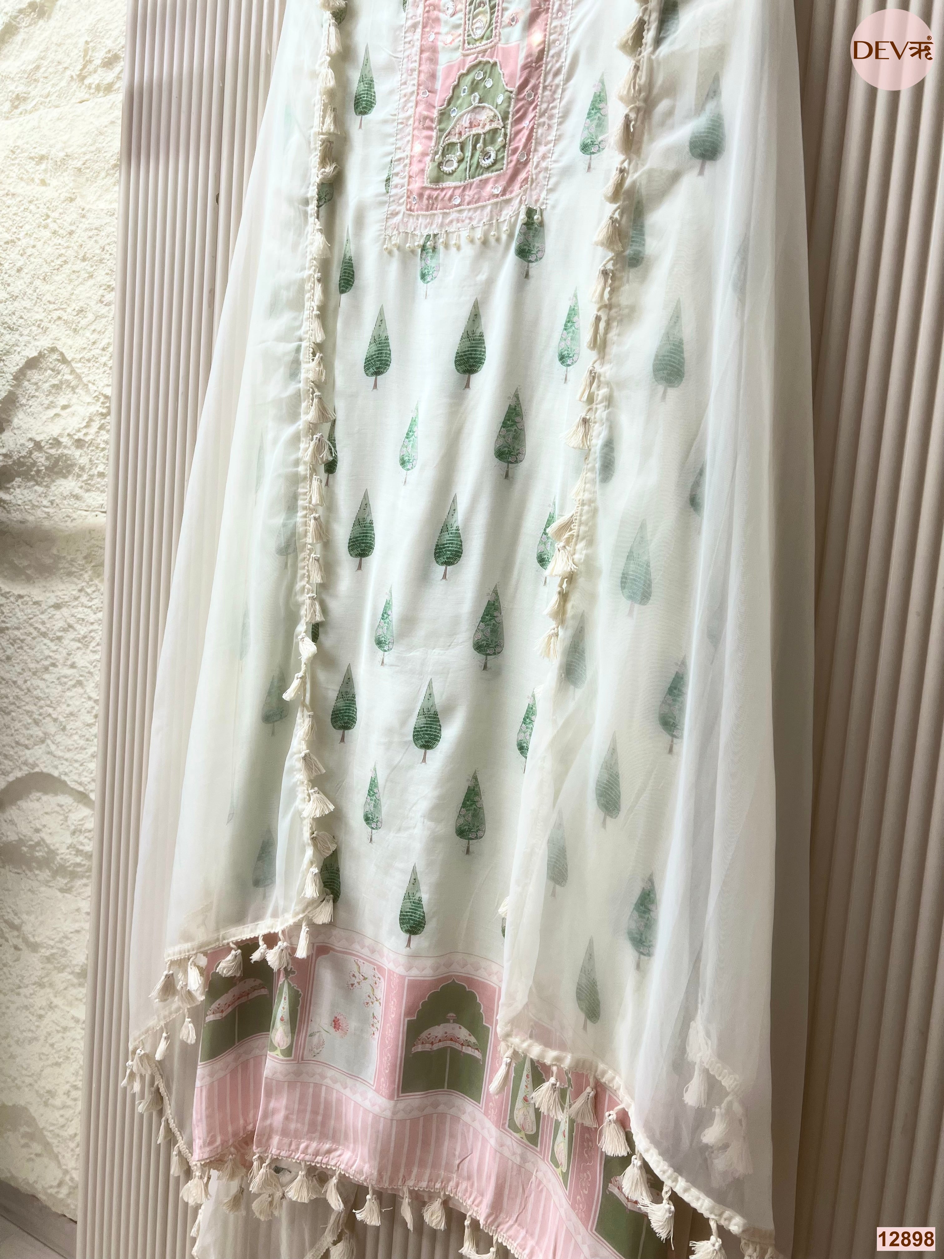 White Muslin Printed Unstitched 3-Piece Suit (Devri – D.No 12898)