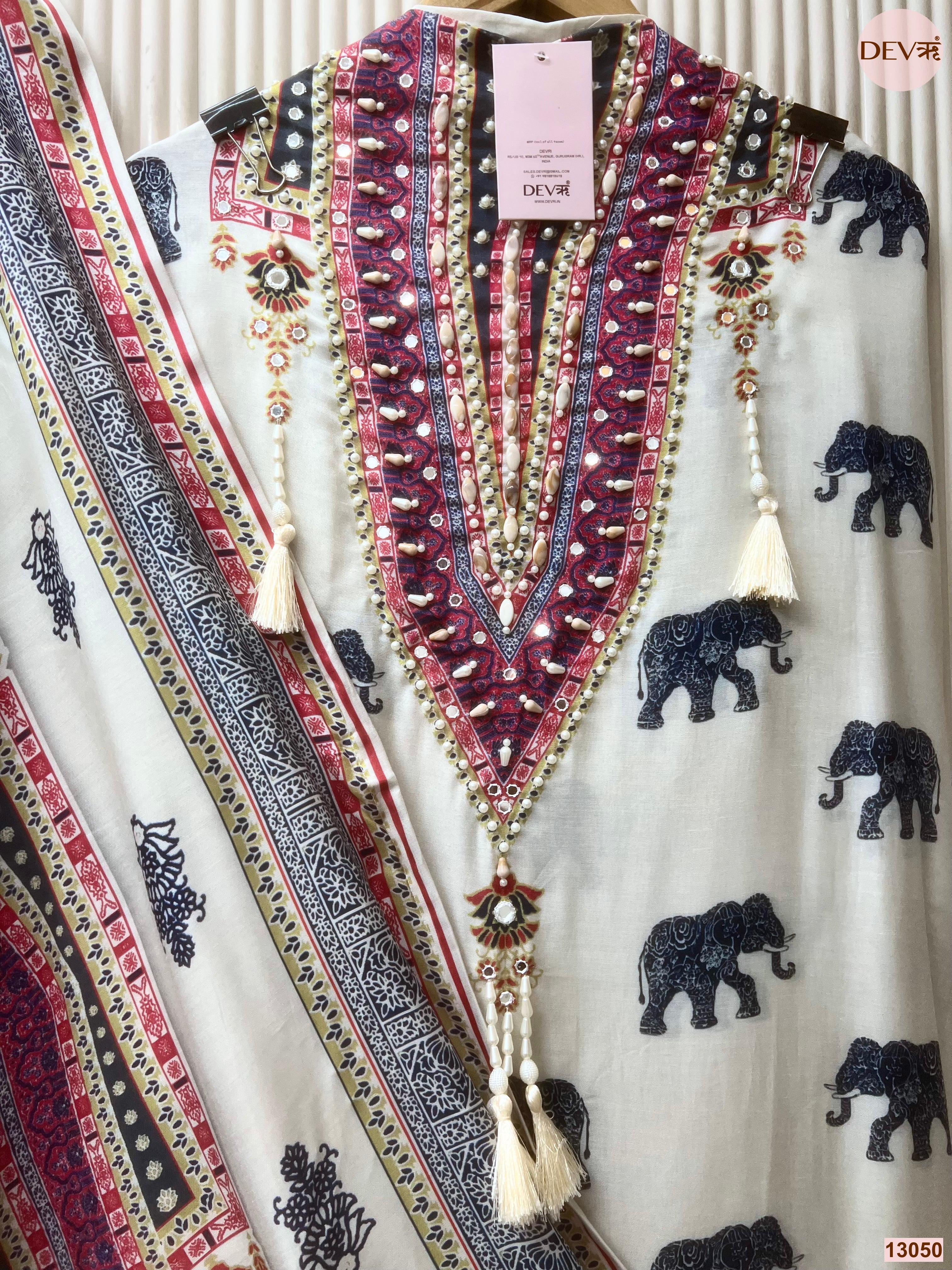 Off White Muslin Printed Unstitched 3-Piece Suit (Devri – D.No 13050)