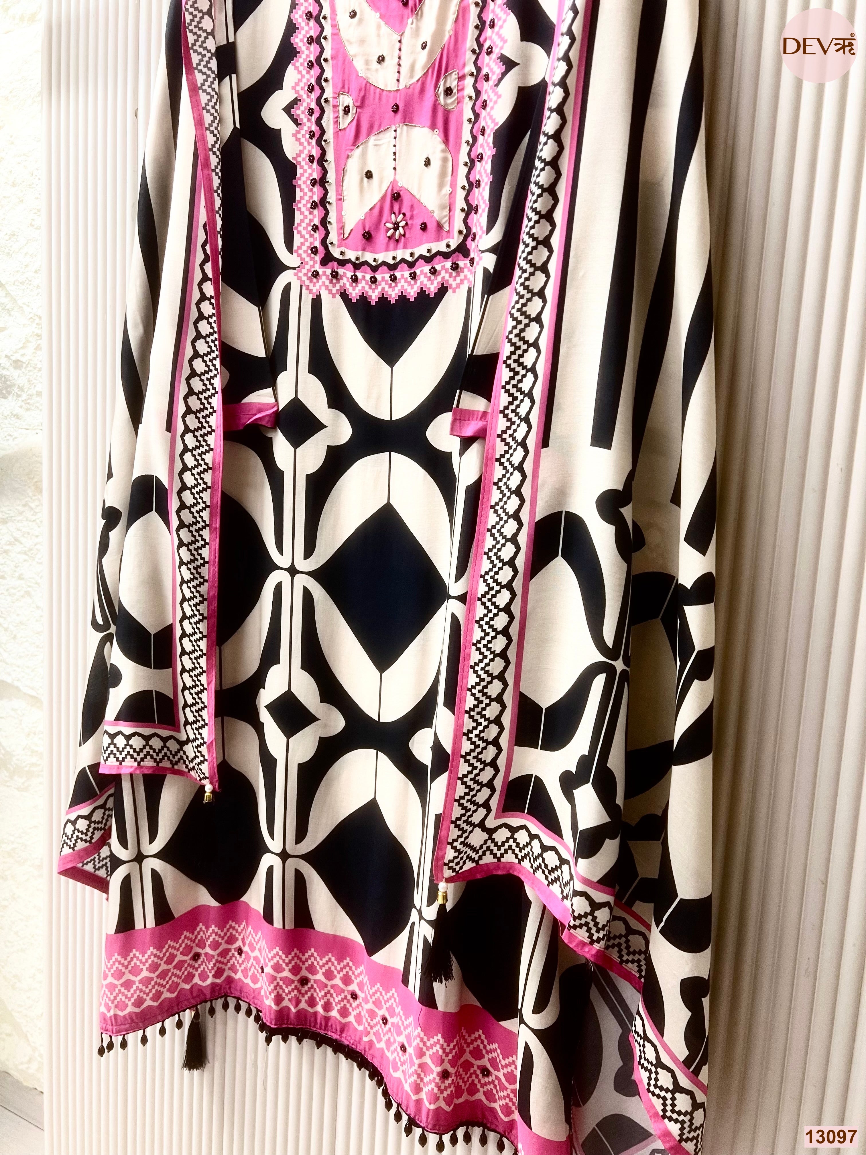 White Muslin Printed Unstitched 3-Piece Suit (Devri – D.No 13097)
