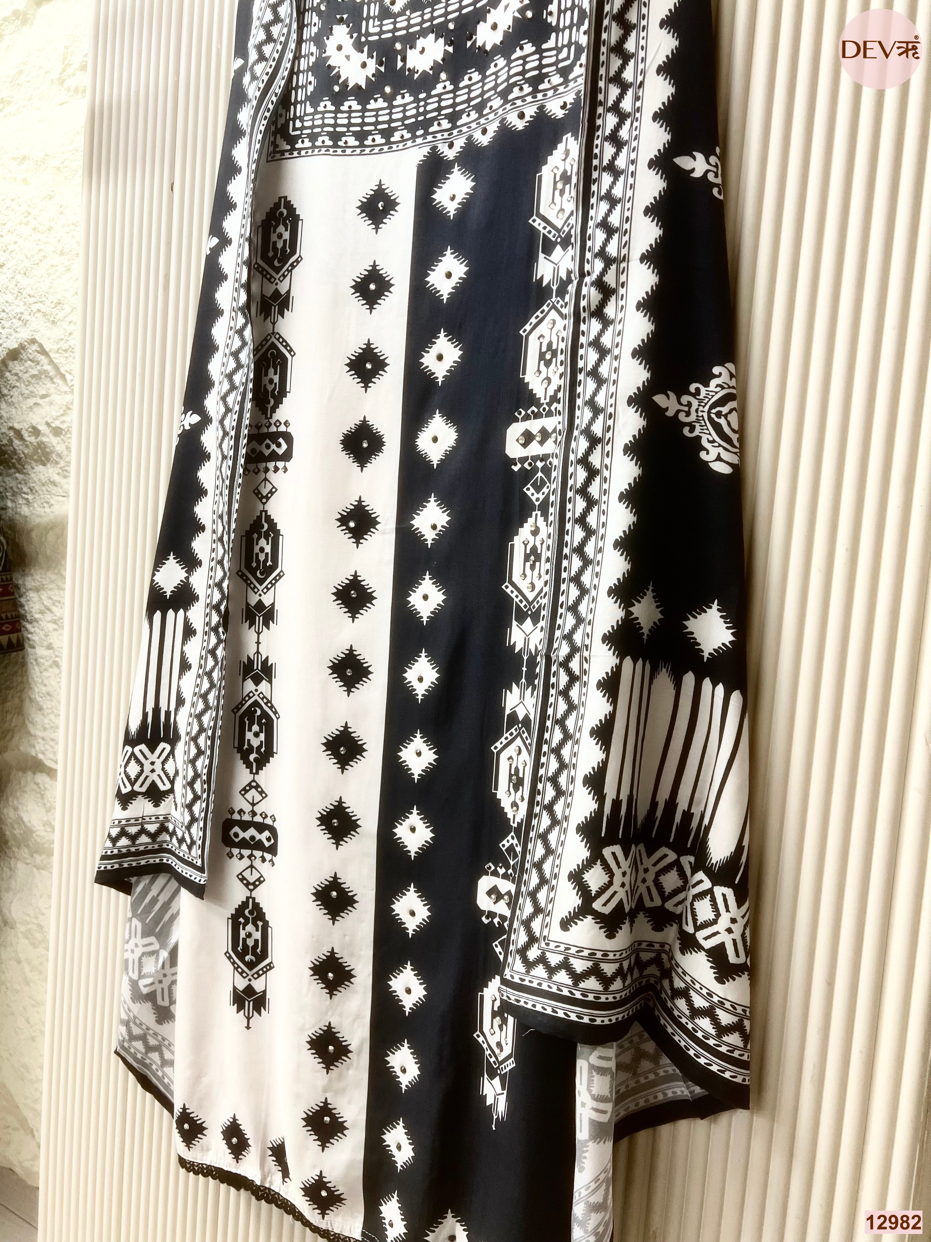 Black Muslin Printed Unstitched 3-Piece Suit (Devri – D.No 12982)