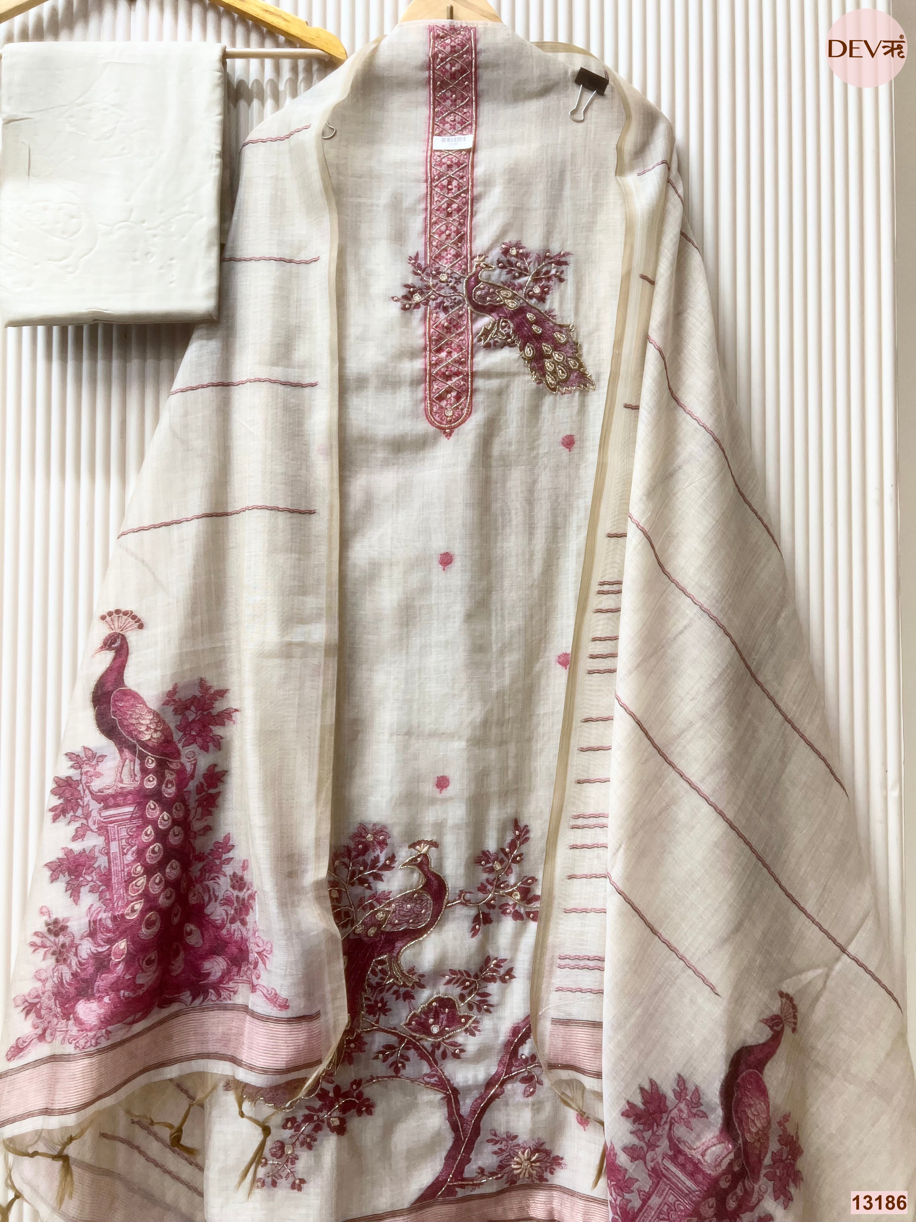 Off White Mul Chanderi Printed Unstitched 3-Piece Suit (Devri – D.No 13186)
