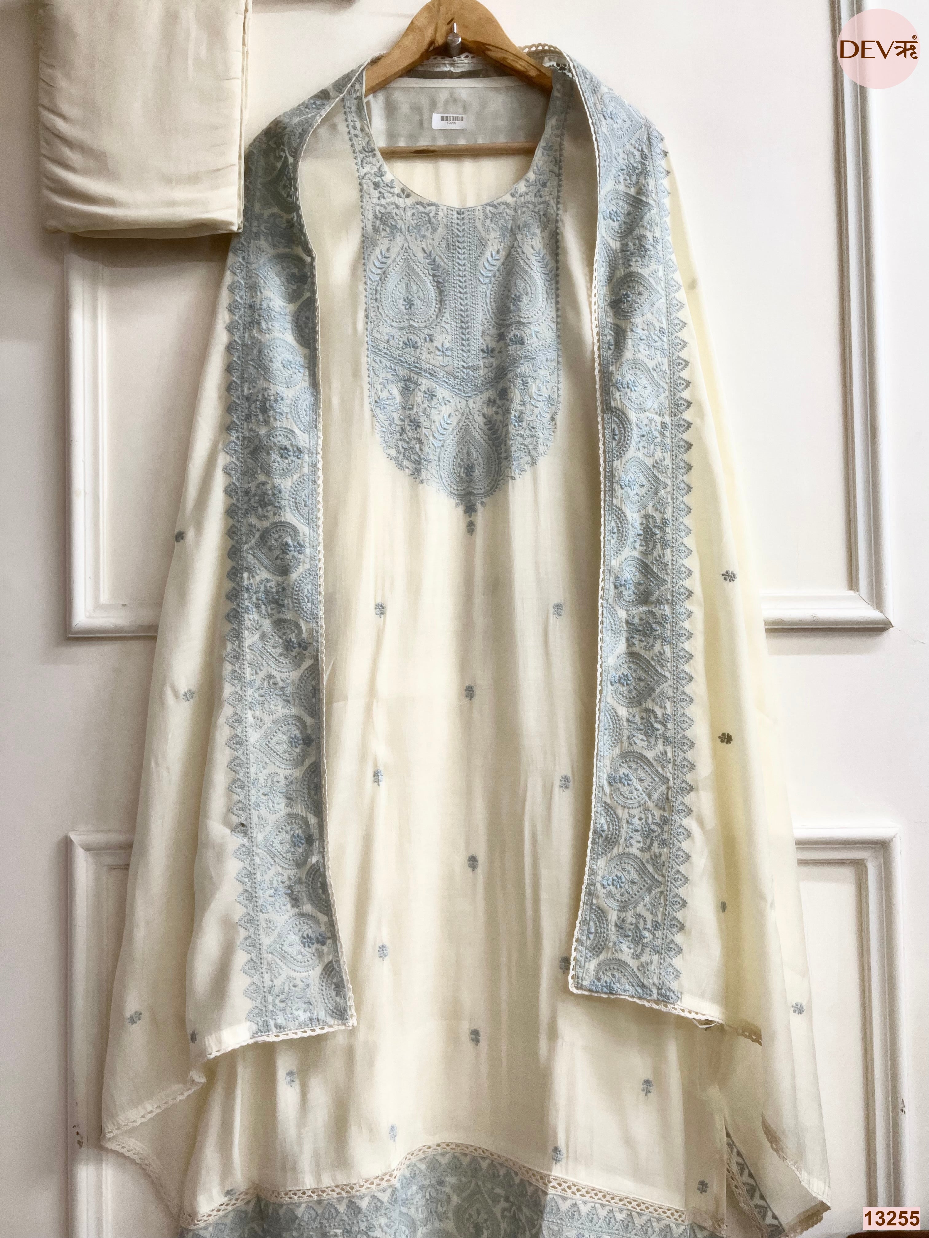 Cream Mul Cotton Printed Unstitched 3-Piece Suit (Devri – D.No 13255)