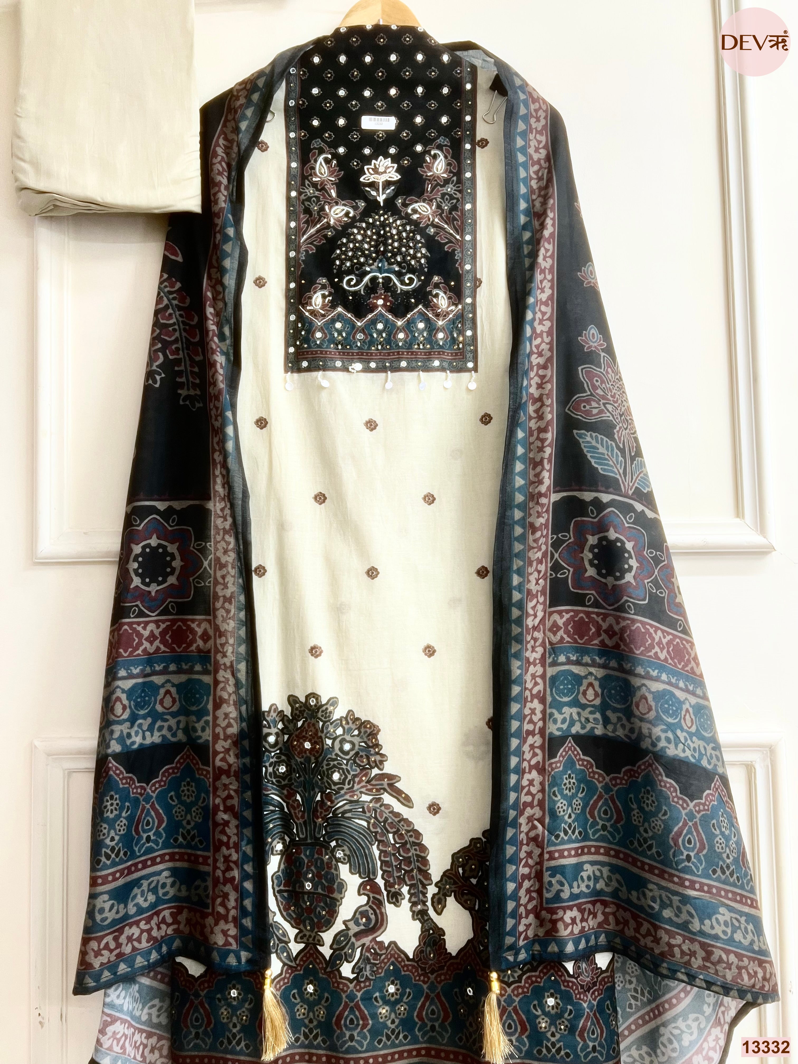 Cream Mul Cotton Printed Unstitched 3-Piece Suit (Devri – D.No 13332)