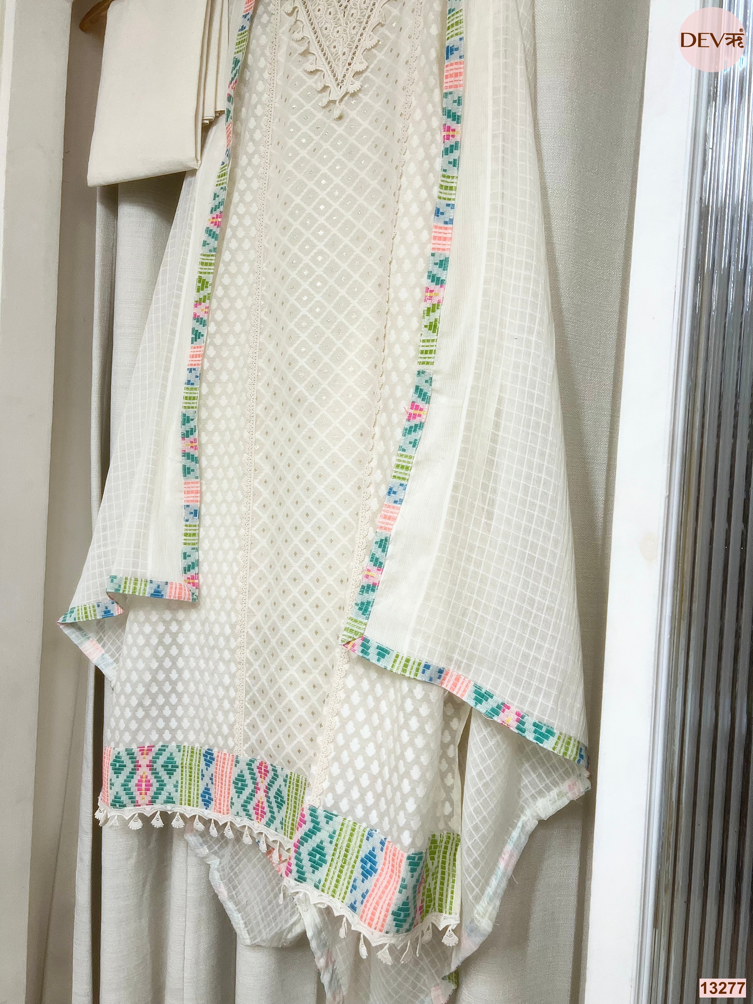 Off White Mul Cotton Printed Unstitched 3-Piece Suit (Devri – D.No 13277)