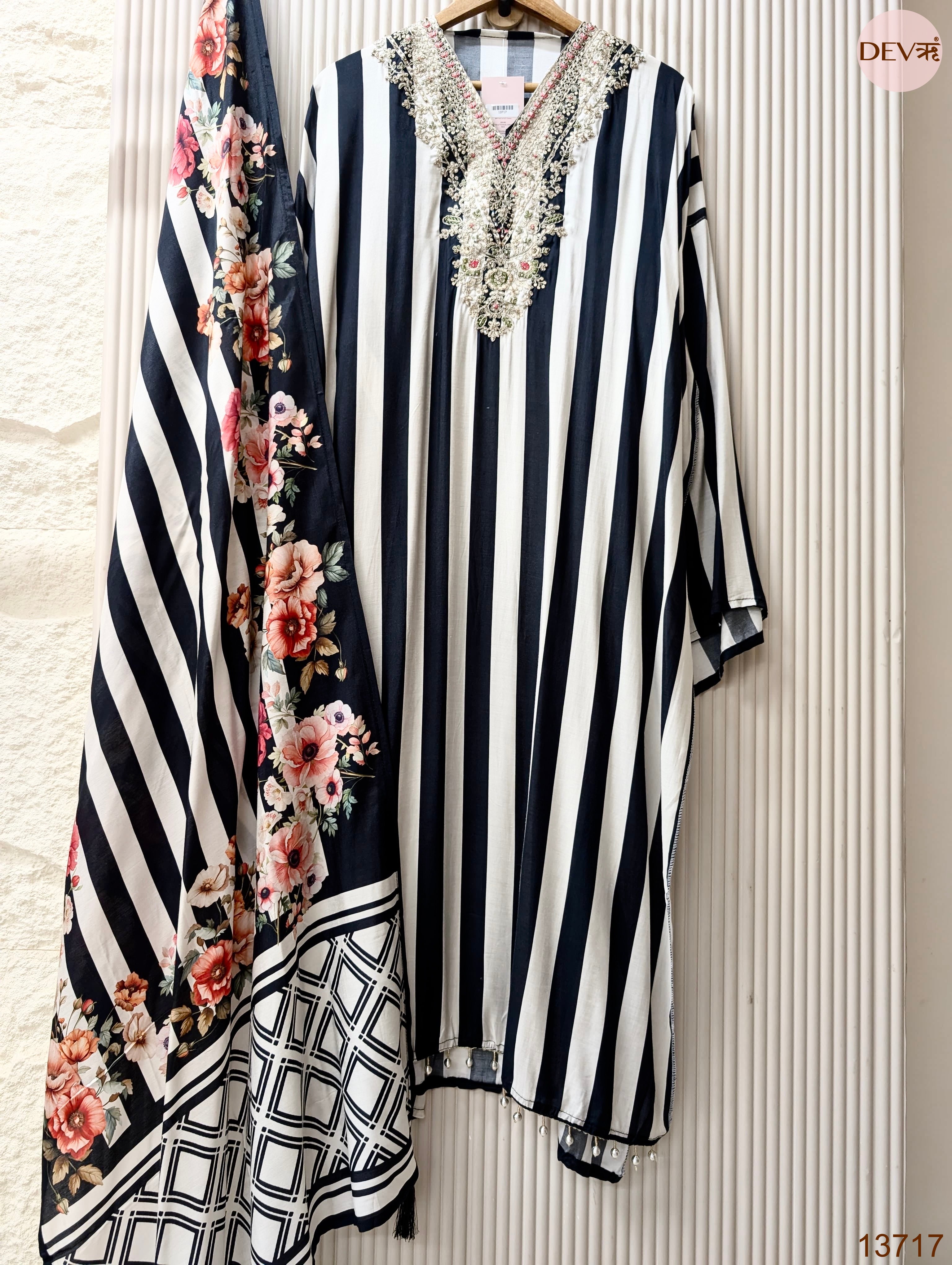 Black Organza Silk Printed Unstitched 3-Piece Suit (Devri – D.No 13717)