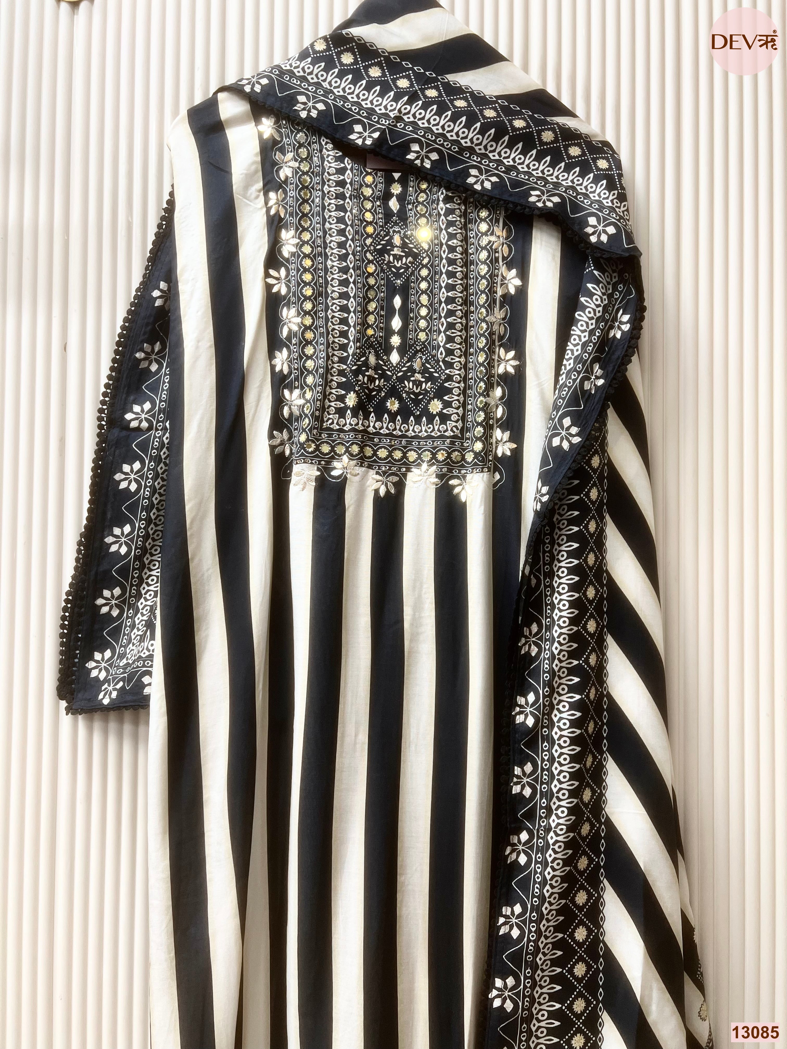 Black Muslin Printed Unstitched 3-Piece Suit (Devri – D.No 13085)
