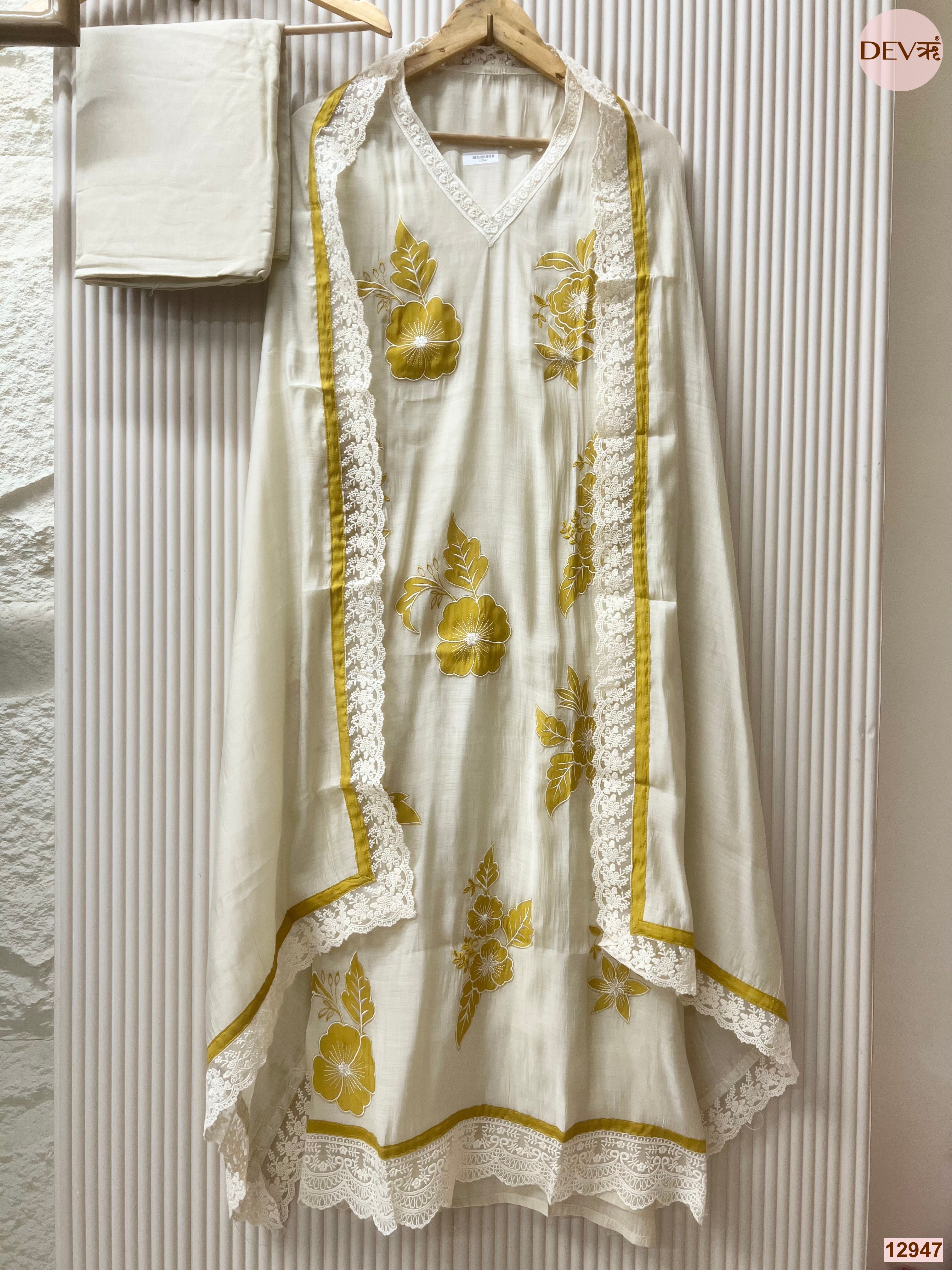 Off White Mul Chanderi Printed Unstitched 3-Piece Suit (Devri – D.No 12947)
