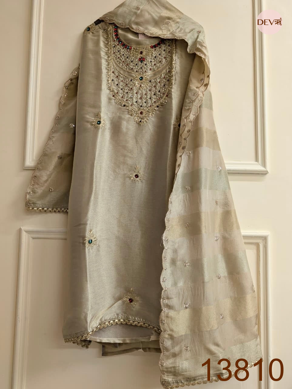 Grey Pure Tissue Giraffe Silk Hand Unstitched 3-Piece Suit (Devri – D.No 13810)