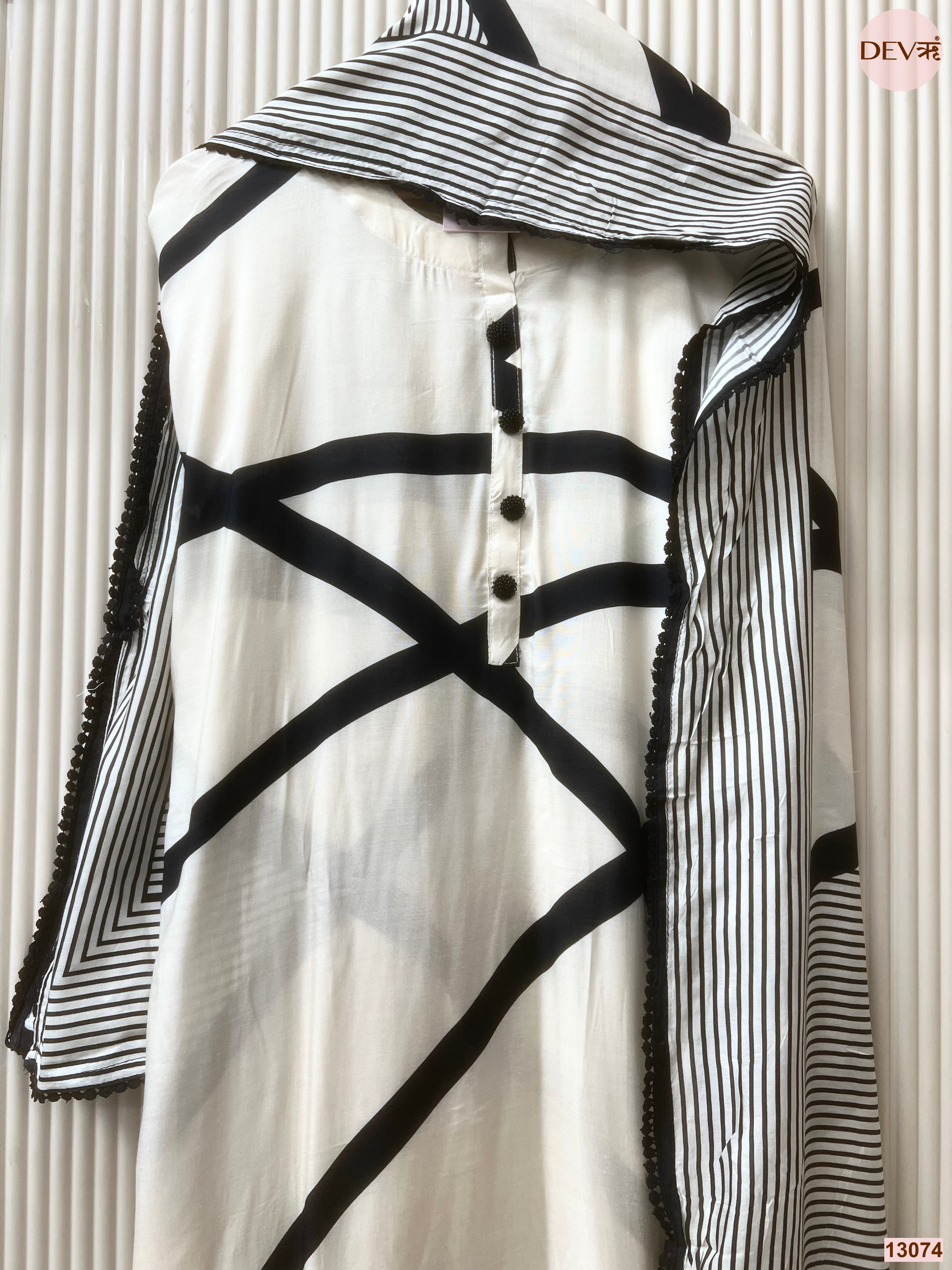 White Muslin Printed Unstitched 3-Piece Suit (Devri – D.No 13074)
