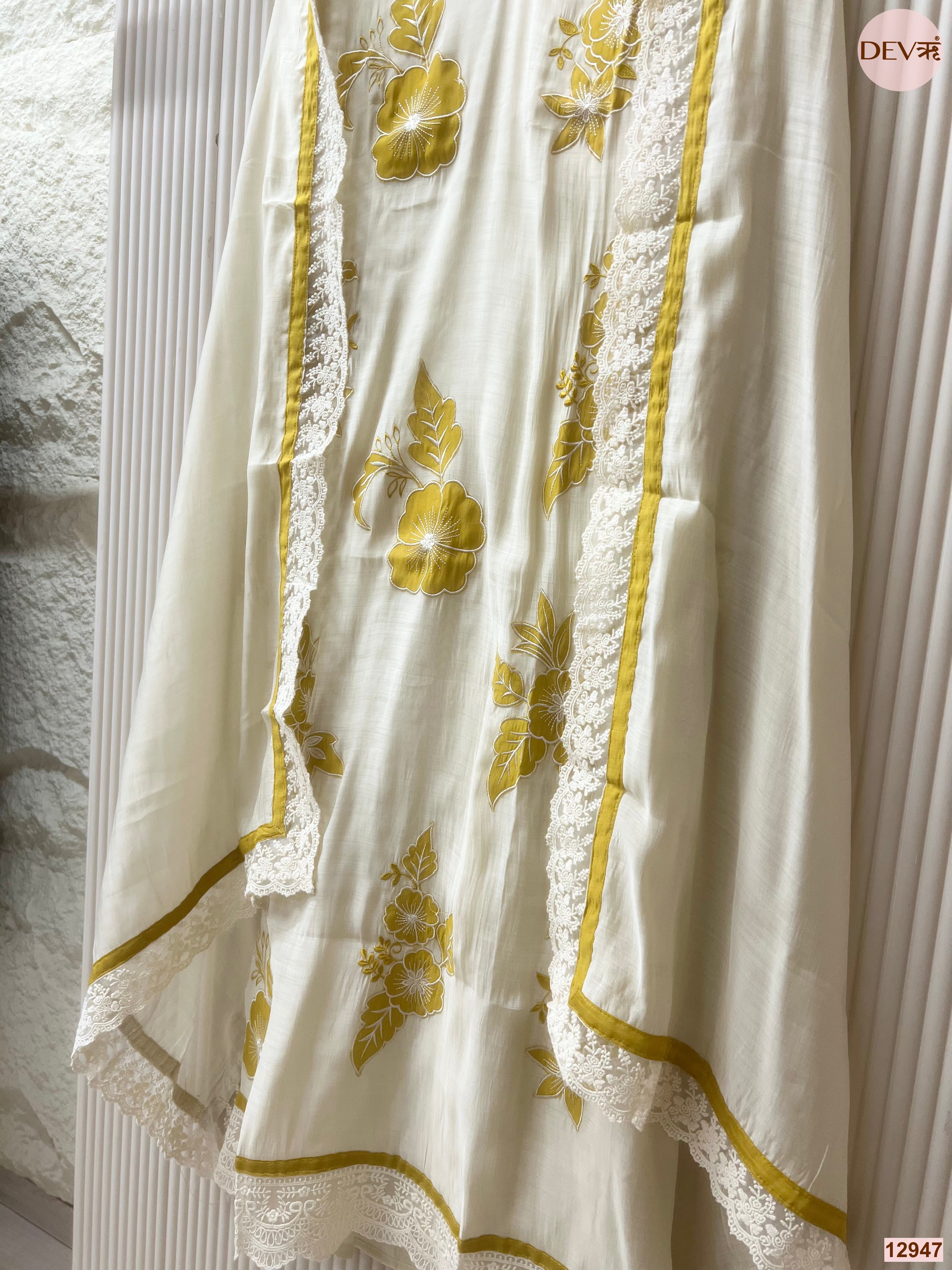 Off White Mul Chanderi Printed Unstitched 3-Piece Suit (Devri – D.No 12947)
