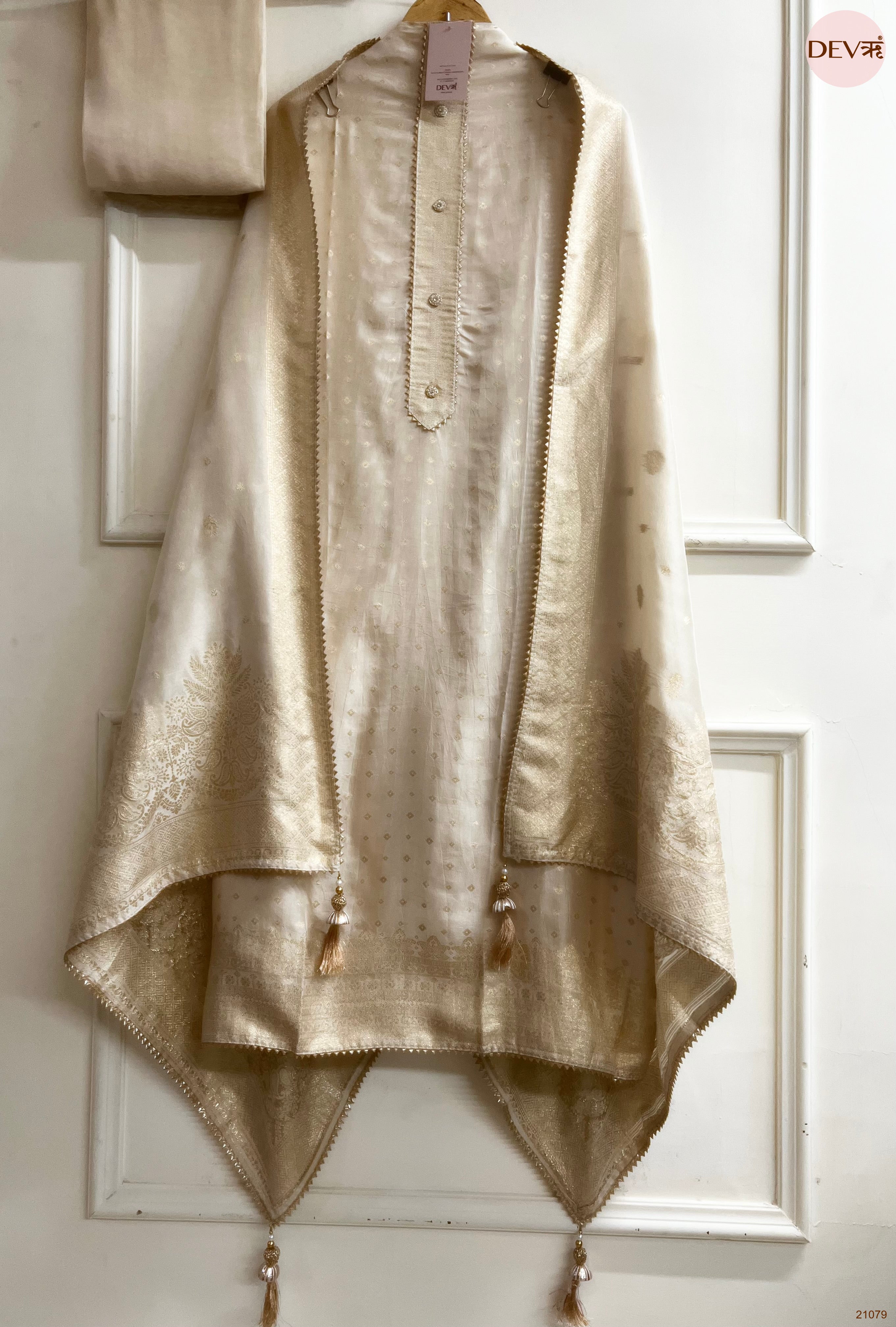 Cream Pure Viscose Dola Silk Printed Unstitched 3-Piece Suit (Devri – D.No 21079)
