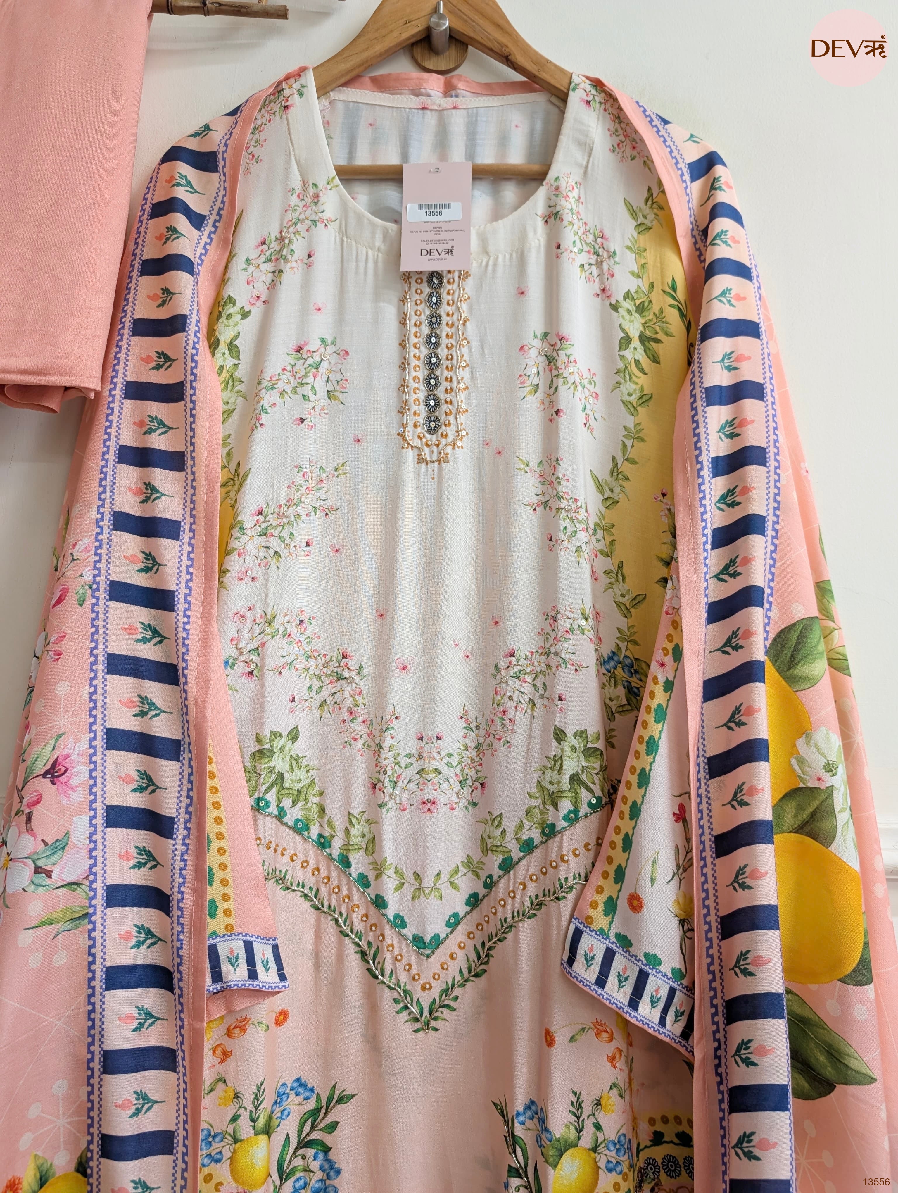Peach Muslin Printed Unstitched 3-Piece Suit (Devri – D.No 13556)