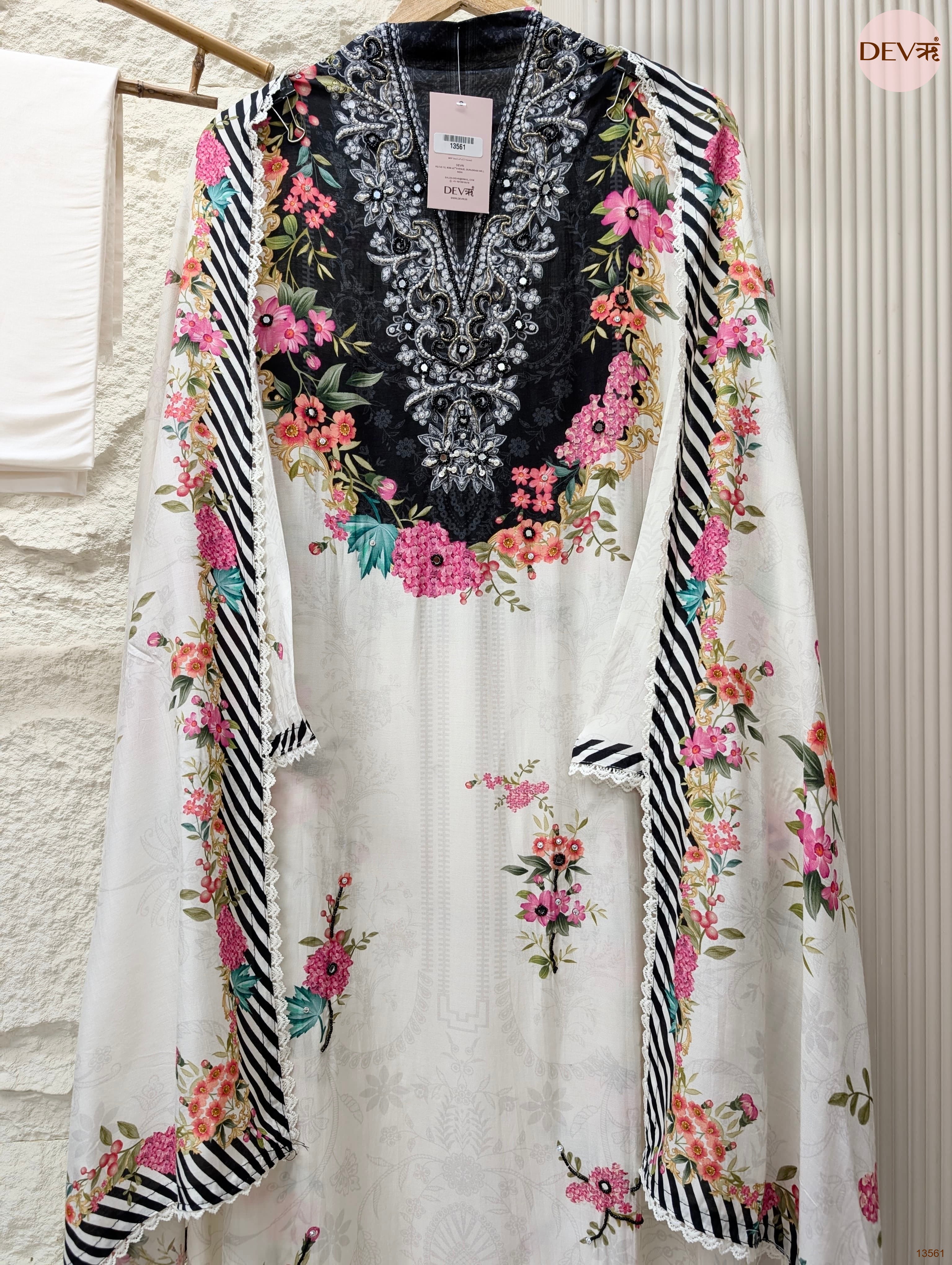 White Muslin Printed Unstitched 3-Piece Suit (Devri – D.No 13561)