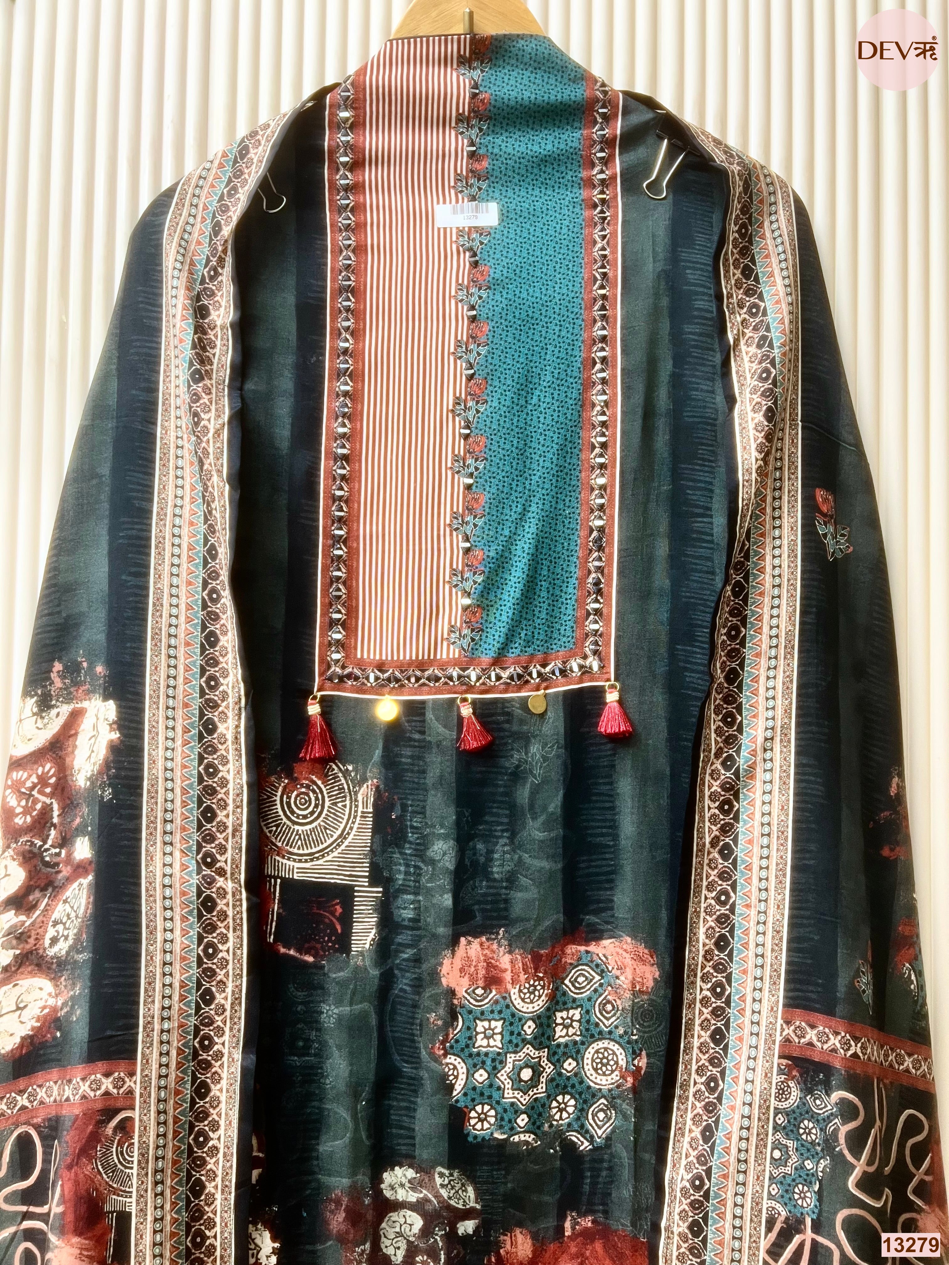Navy Muslin Printed Unstitched 3-Piece Suit (Devri – D.No 13279)