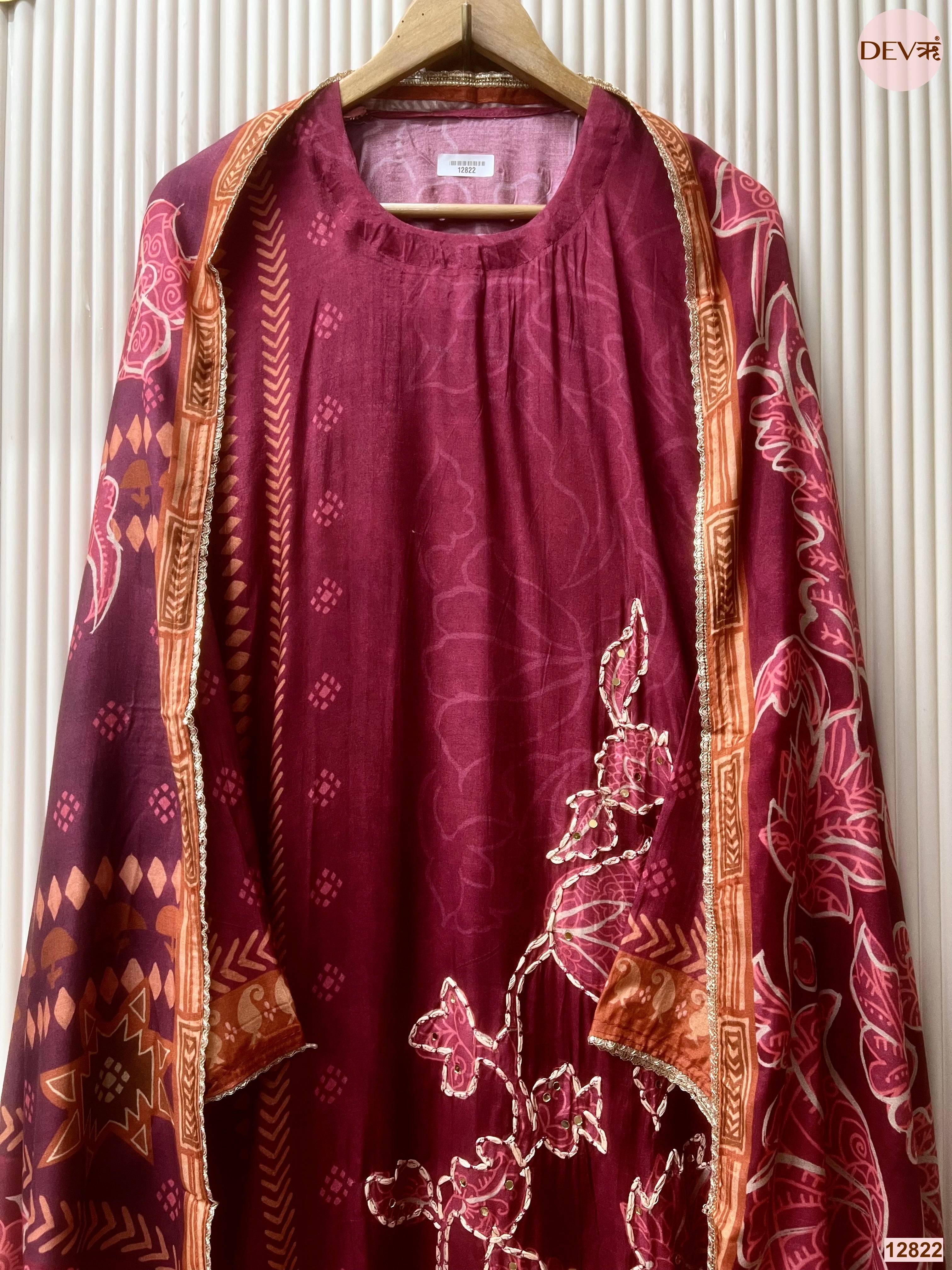 Wine Muslin Printed Unstitched 3-Piece Suit (Devri – D.No 12822)