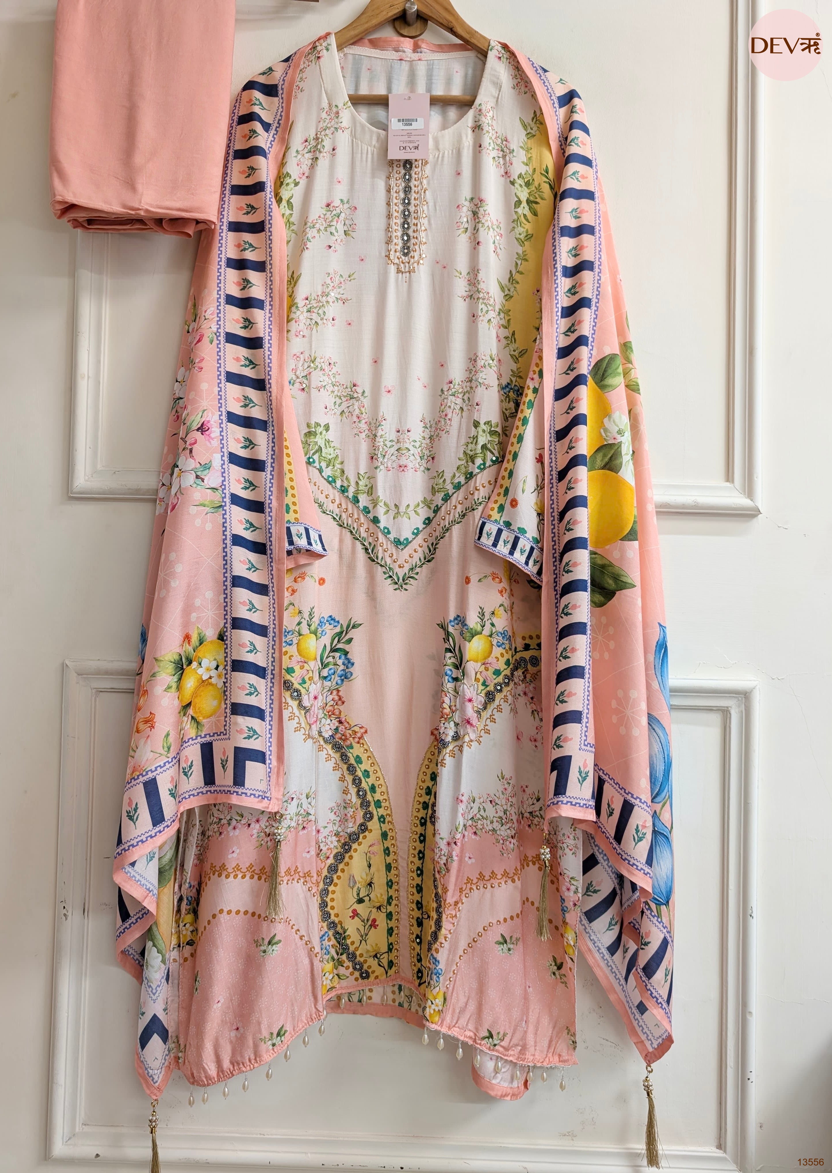 Peach Muslin Printed Unstitched 3-Piece Suit (Devri – D.No 13556)