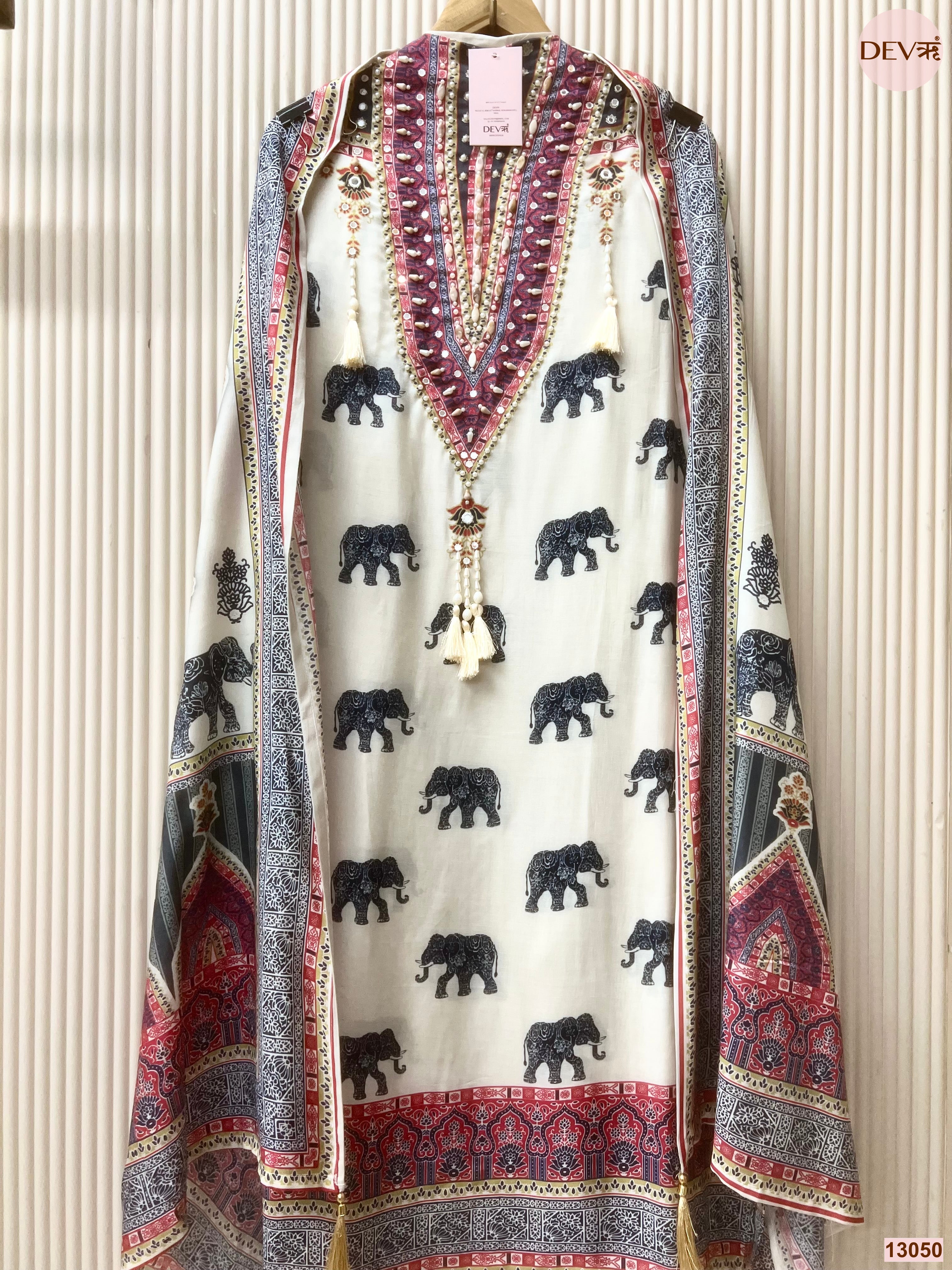 Off White Muslin Printed Unstitched 3-Piece Suit (Devri – D.No 13050)