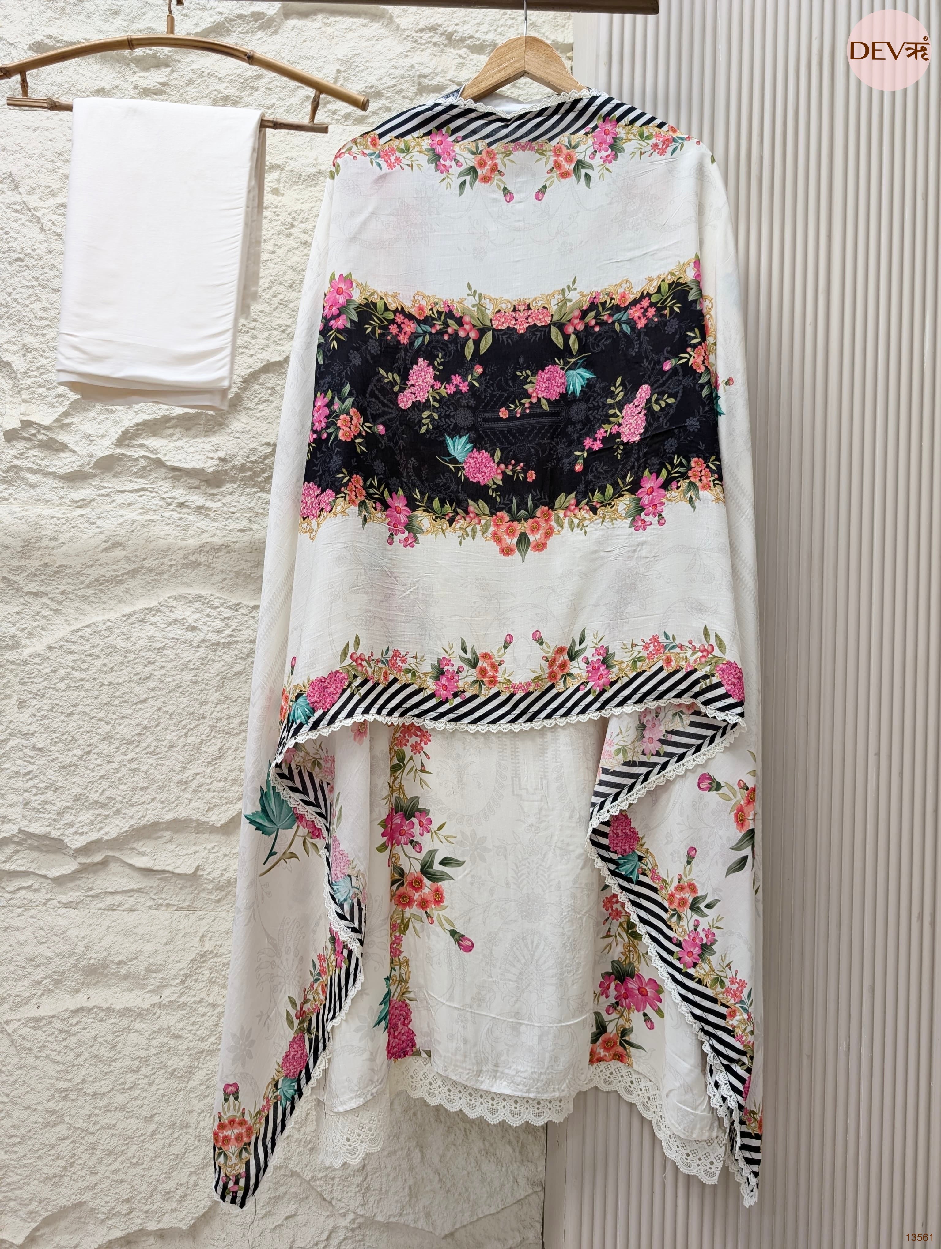 White Muslin Printed Unstitched 3-Piece Suit (Devri – D.No 13561)