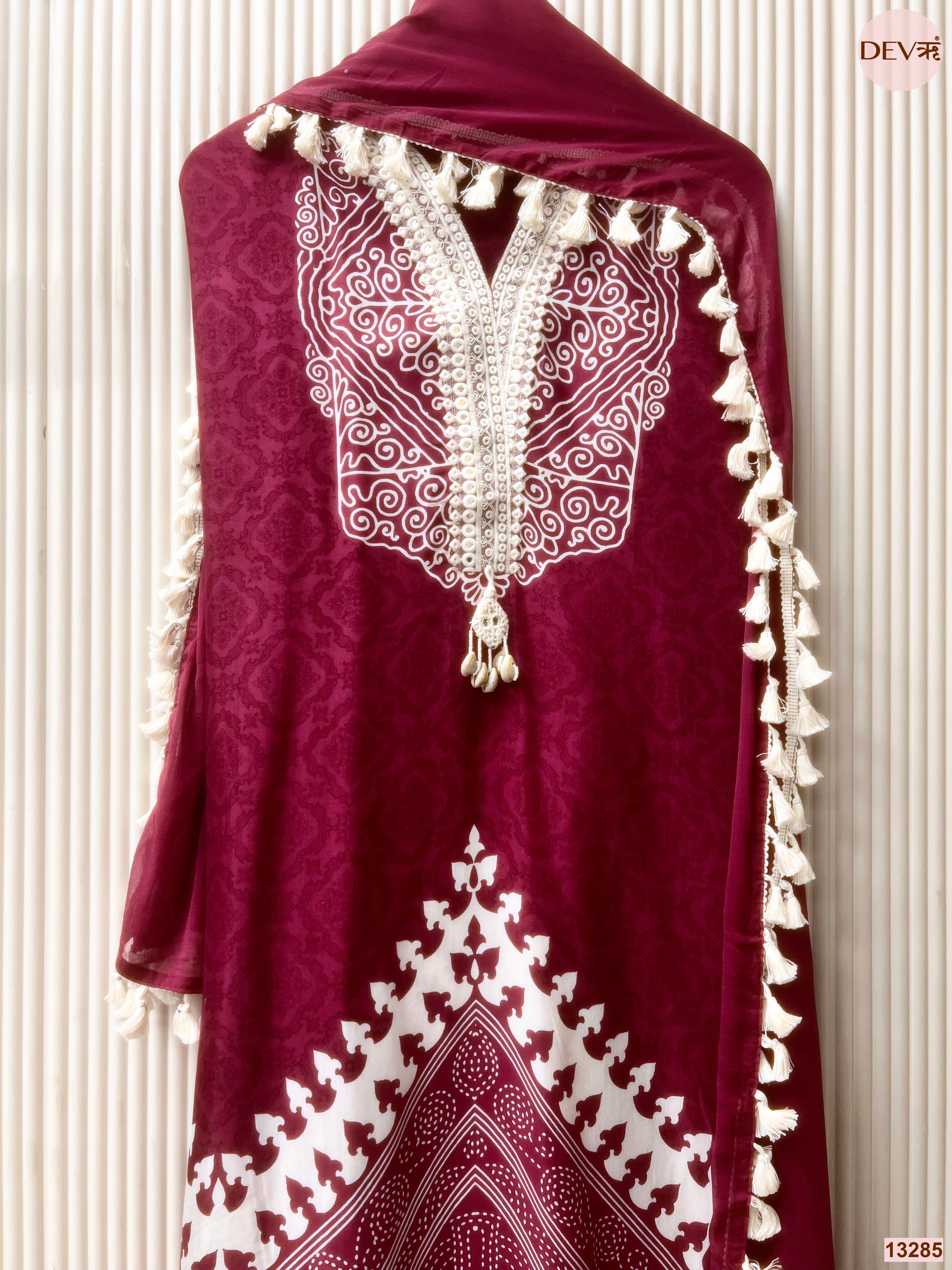 Wine Muslin Printed Unstitched 3-Piece Suit (Devri – D.No 13285)