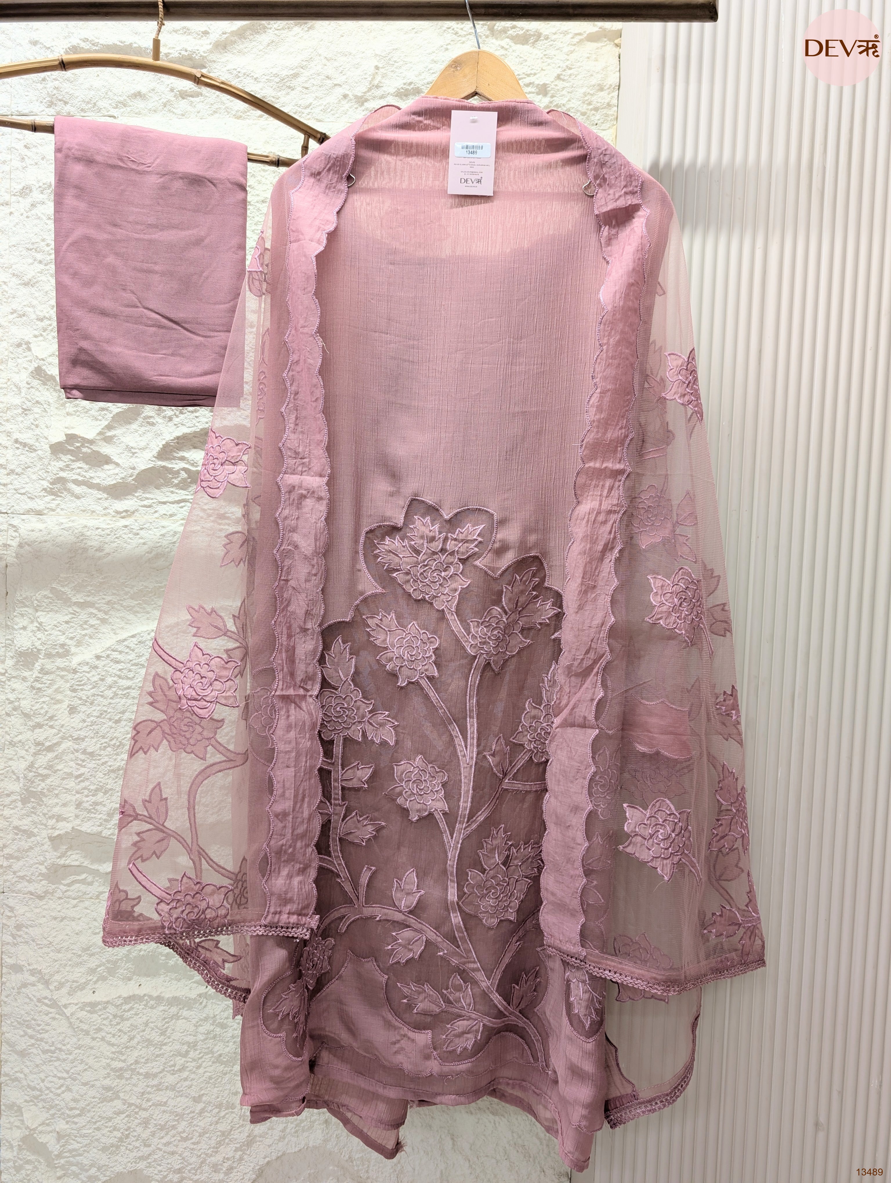 Pink Mul Crush Embroidered Unstitched 3-Piece Suit (Devri – D.No 13489)