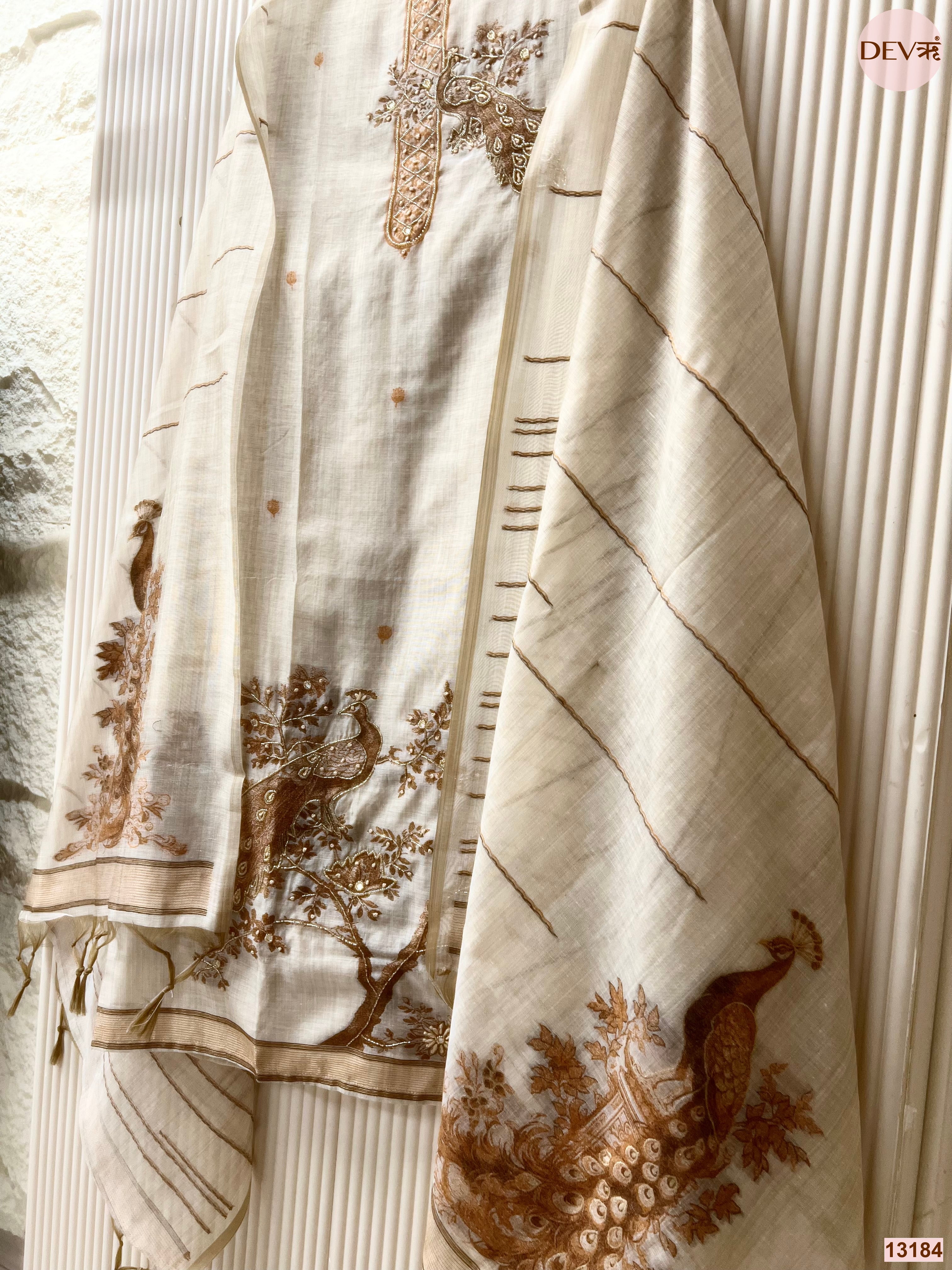 Off White Mul Chanderi Printed Unstitched 3-Piece Suit (Devri – D.No 13184)