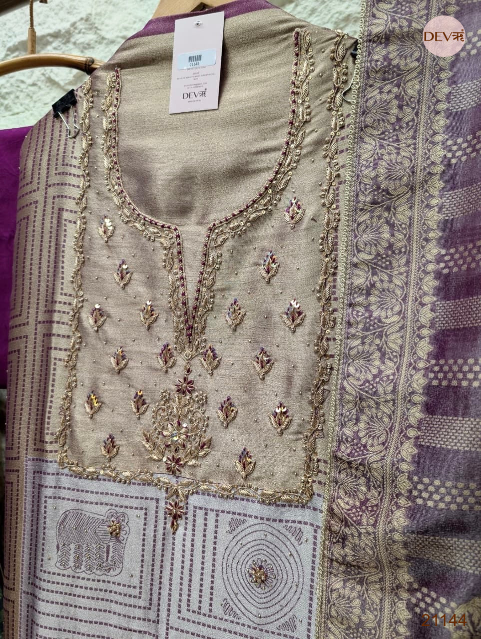 Mauve Pure Girafe Banarasi Silk Printed Unstitched 3-Piece Suit (Devri – D.No 21144)