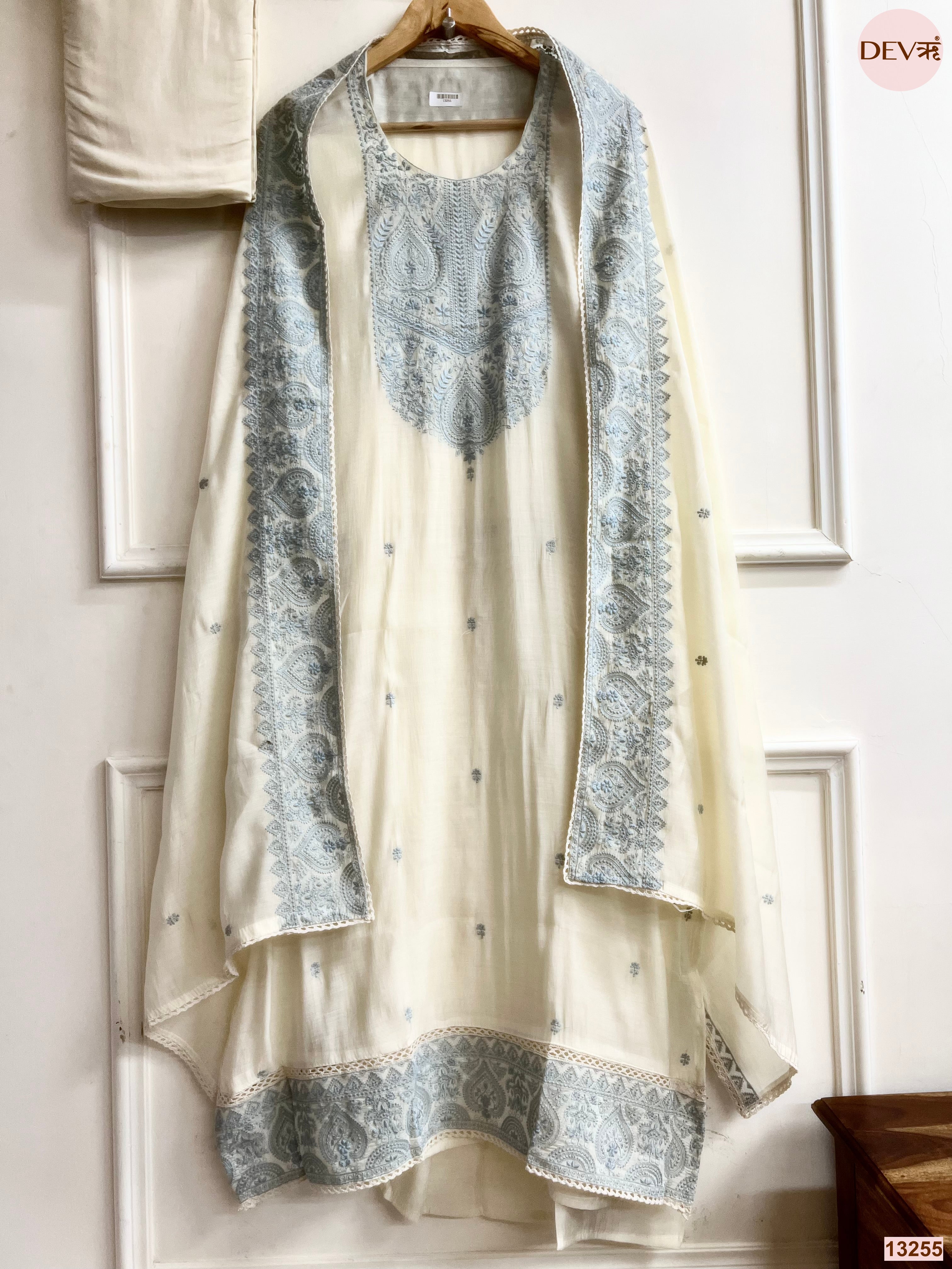 Cream Mul Cotton Printed Unstitched 3-Piece Suit (Devri – D.No 13255)