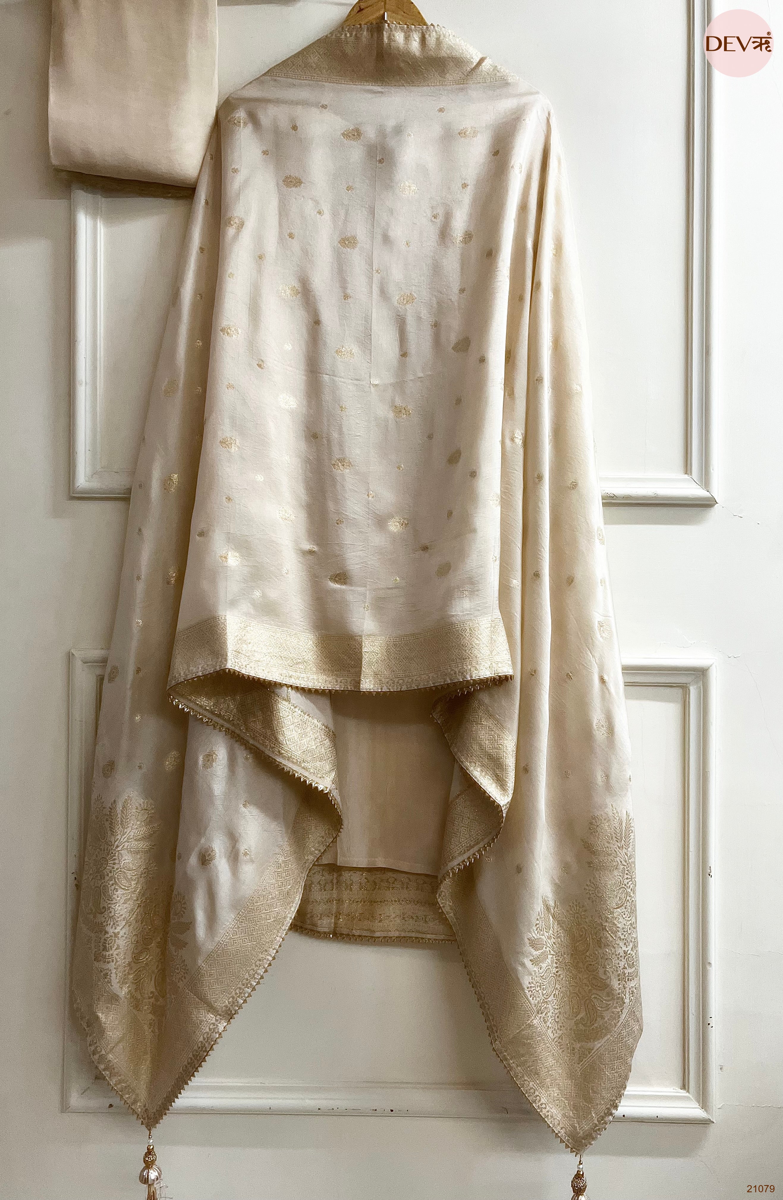 Cream Pure Viscose Dola Silk Printed Unstitched 3-Piece Suit (Devri – D.No 21079)