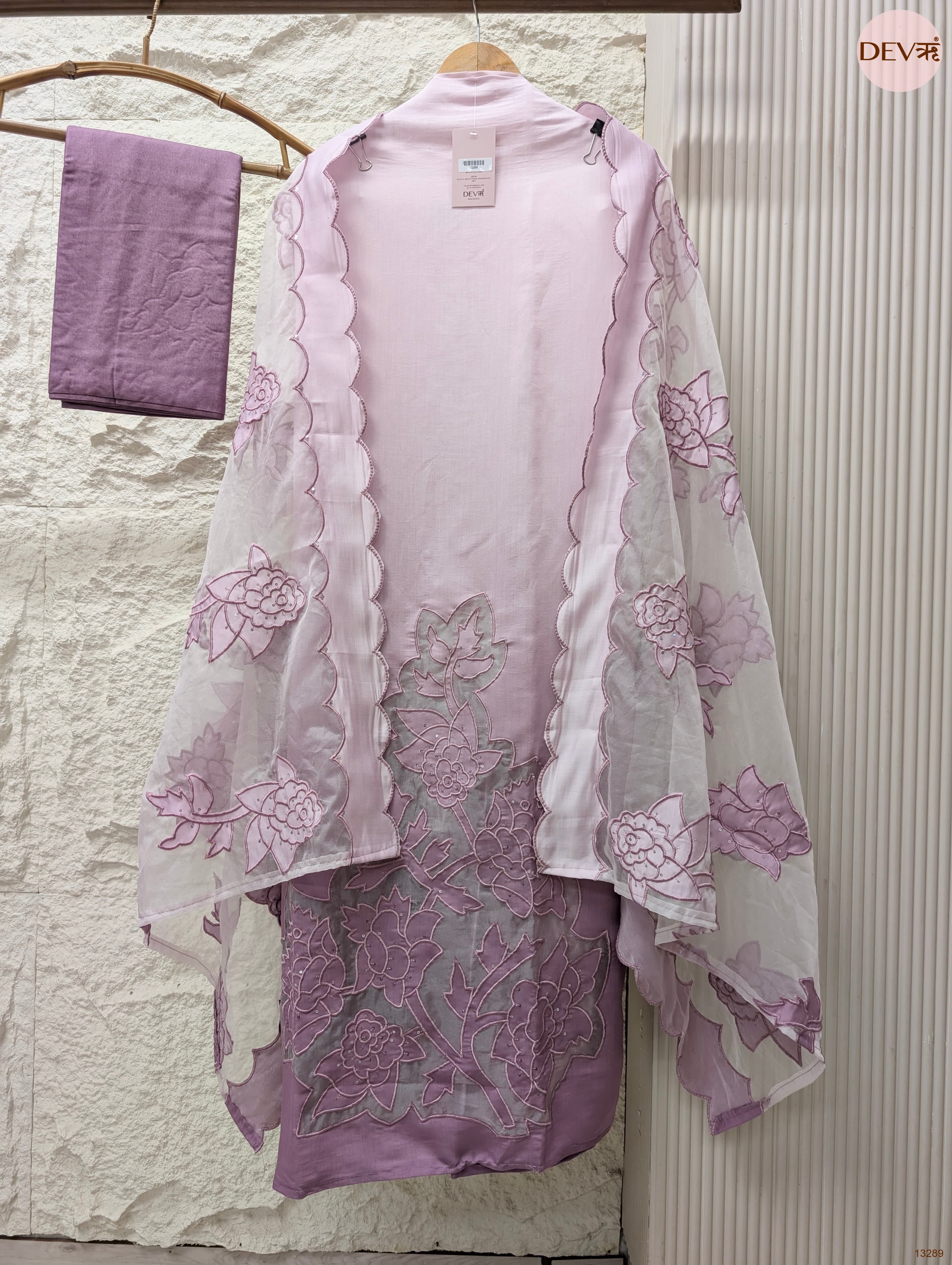 Pink Mul Chanderi Embroidered Unstitched 3-Piece Suit (Devri – D.No 13289)
