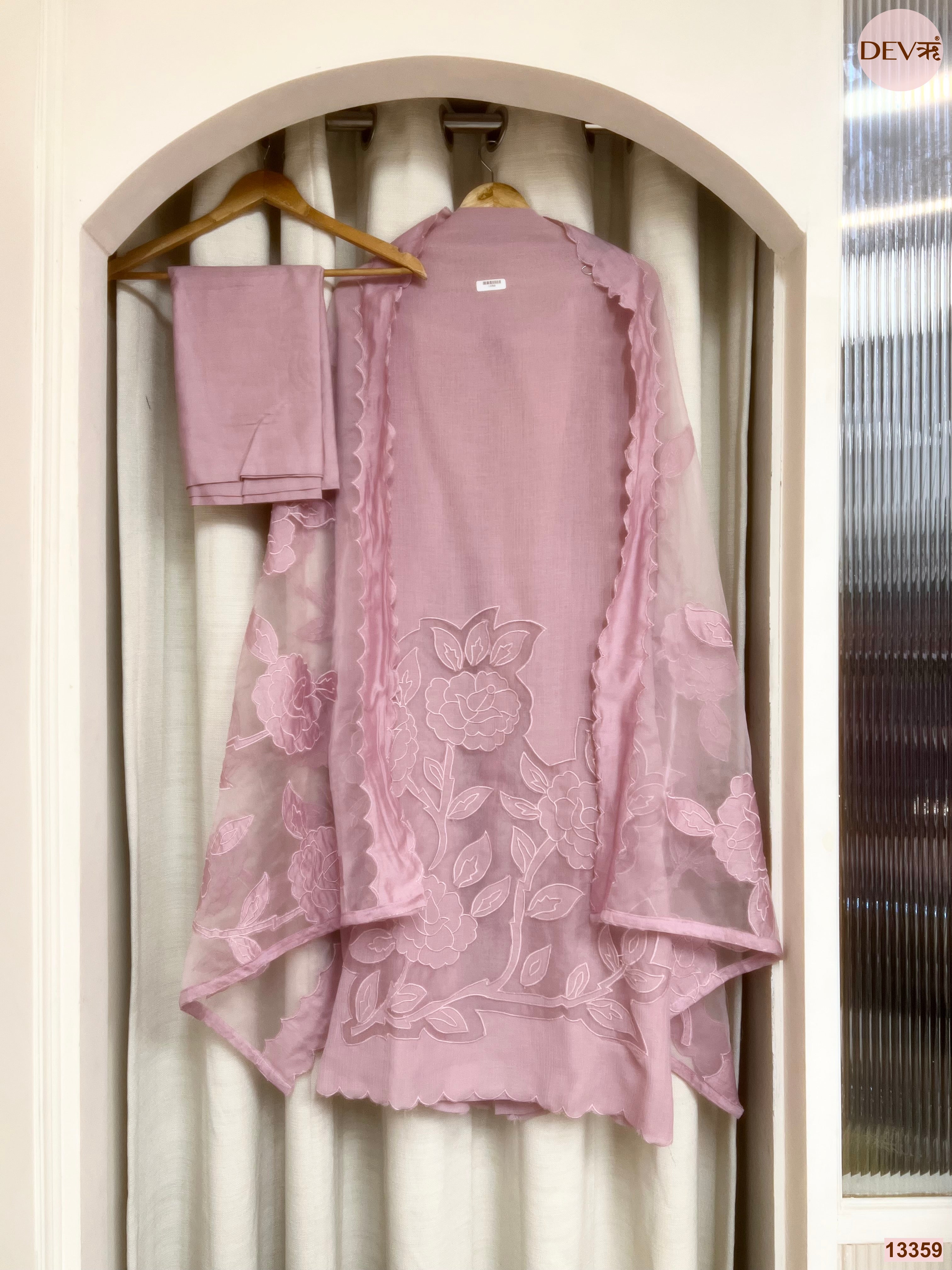 Pink Mul Chanderi Embroidered Unstitched 3-Piece Suit (Devri – D.No 13359)