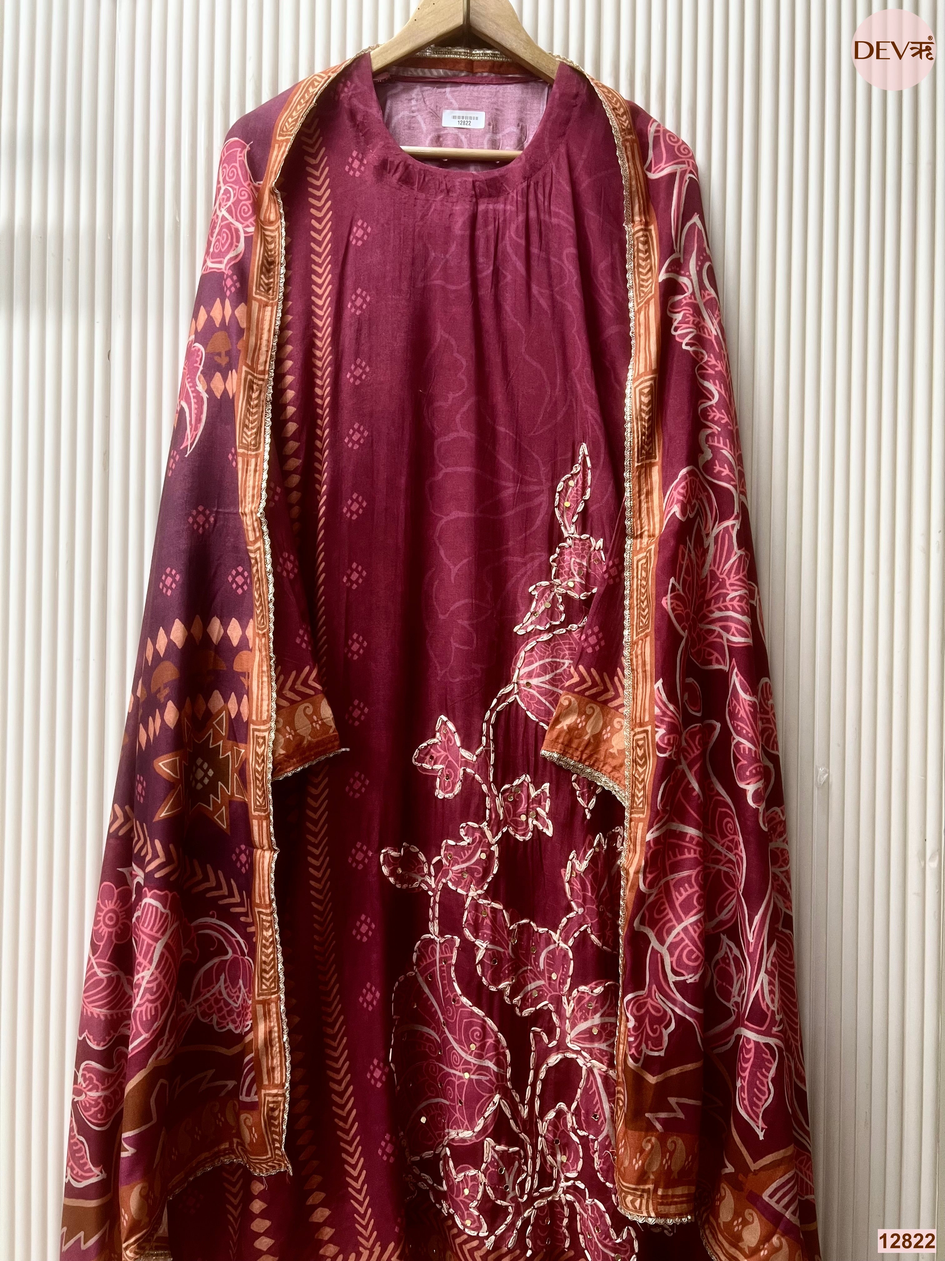 Wine Muslin Printed Unstitched 3-Piece Suit (Devri – D.No 12822)
