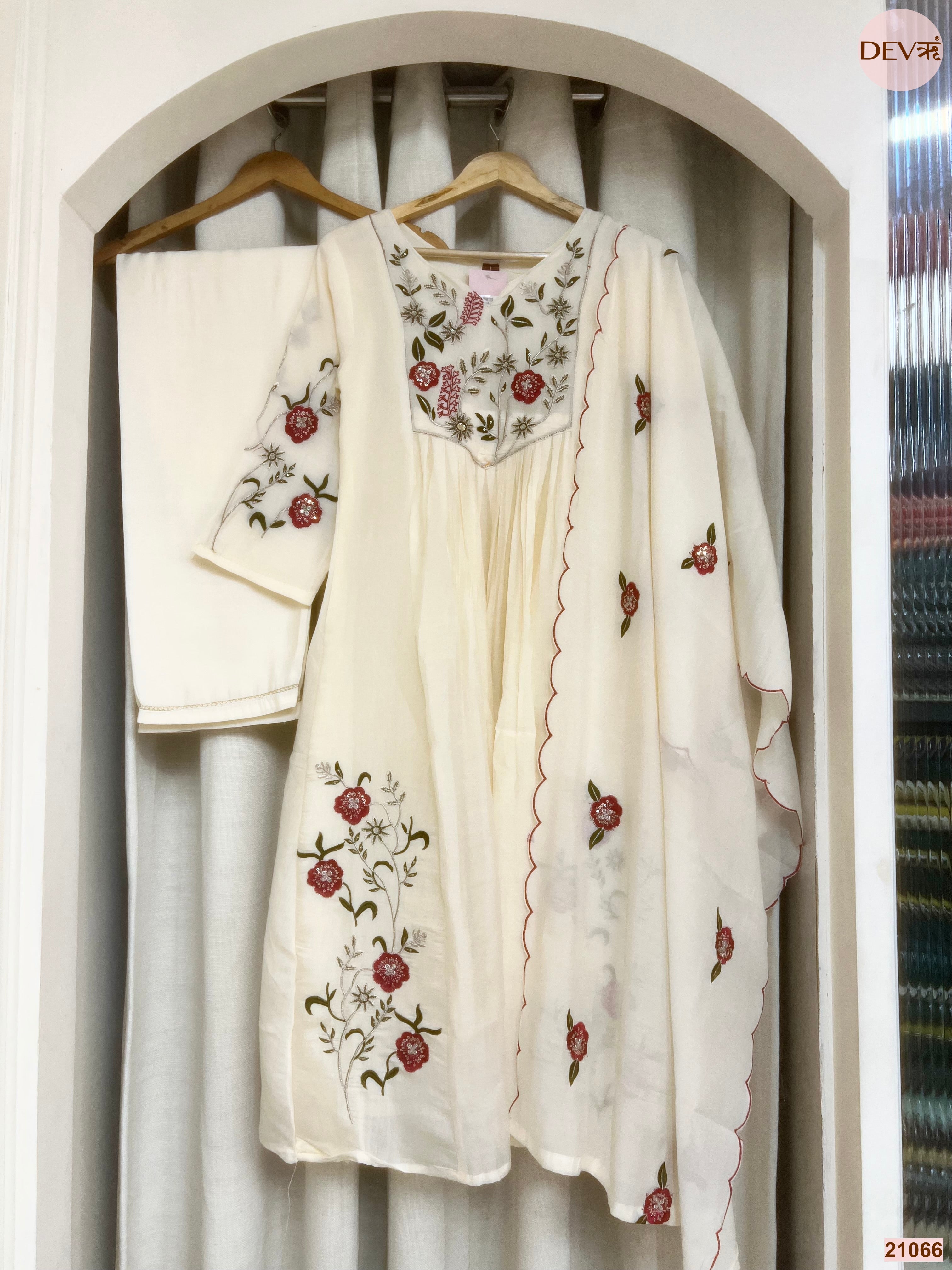 Gulnaar Mul Chanderi Embroidered Ivory 3-Piece Set (Devri – D.No 21066)