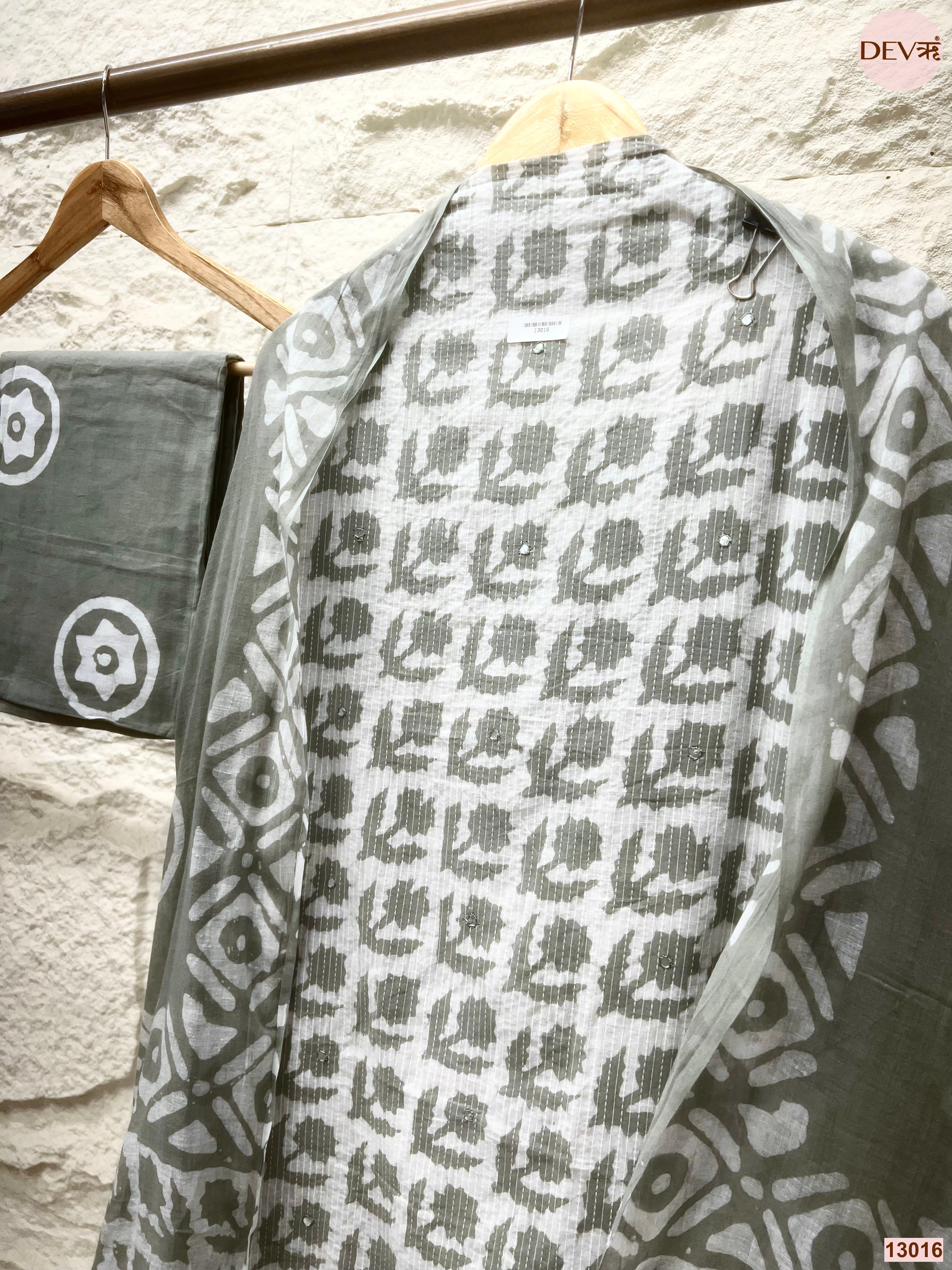 Grey Cotton Printed Unstitched 3-Piece Suit (Devri – D.No 13016)