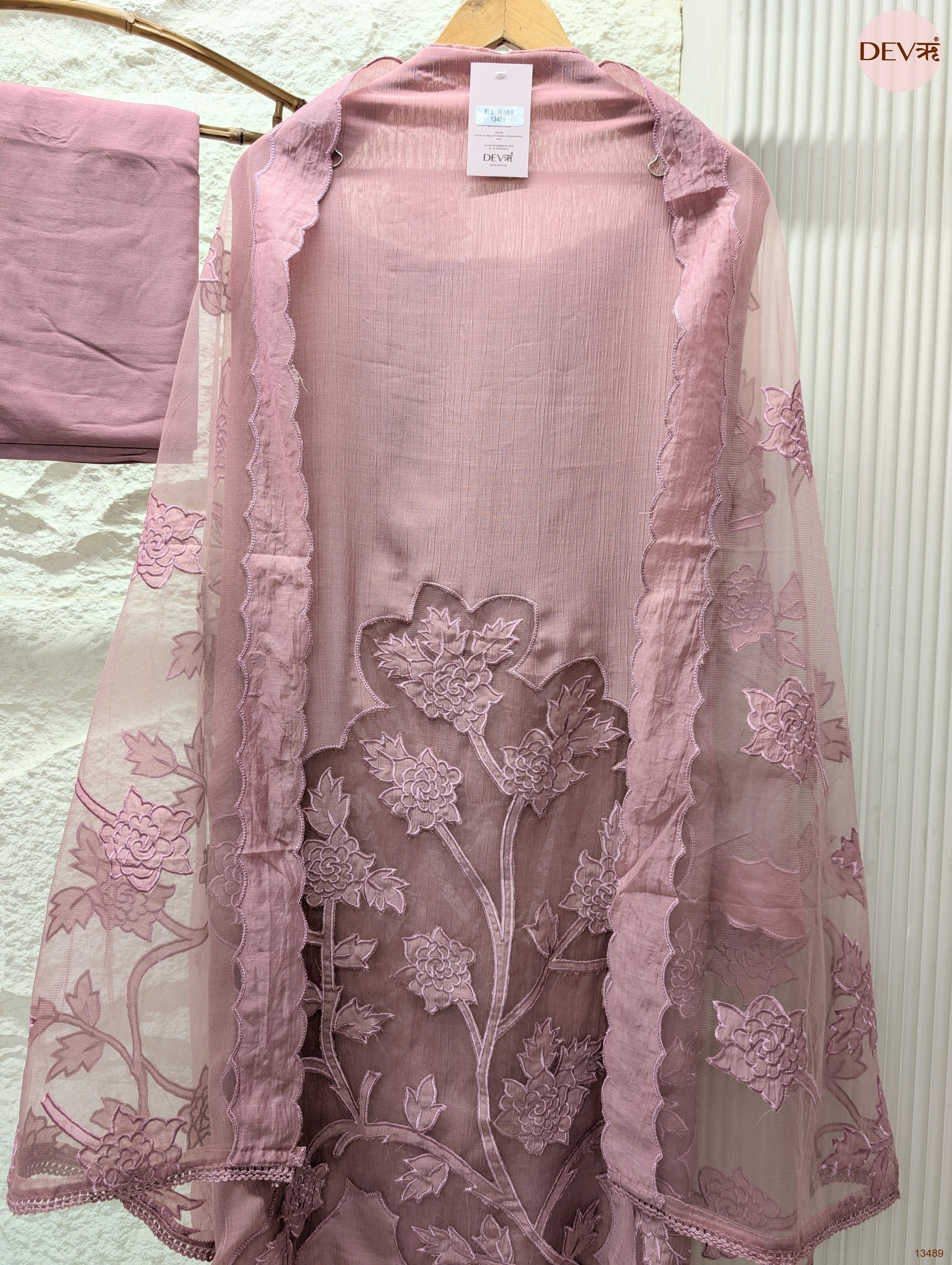 Pink Mul Crush Embroidered Unstitched 3-Piece Suit (Devri – D.No 13489)