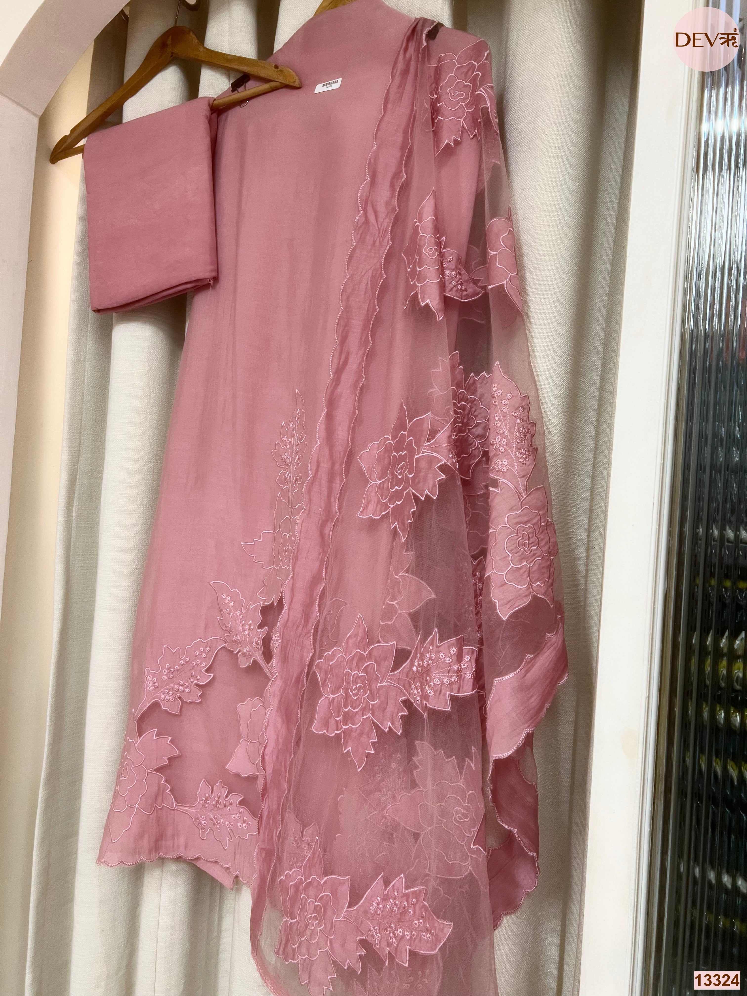 Pink Mul Chanderi Embroidered Unstitched 3-Piece Suit (Devri – D.No 13324)