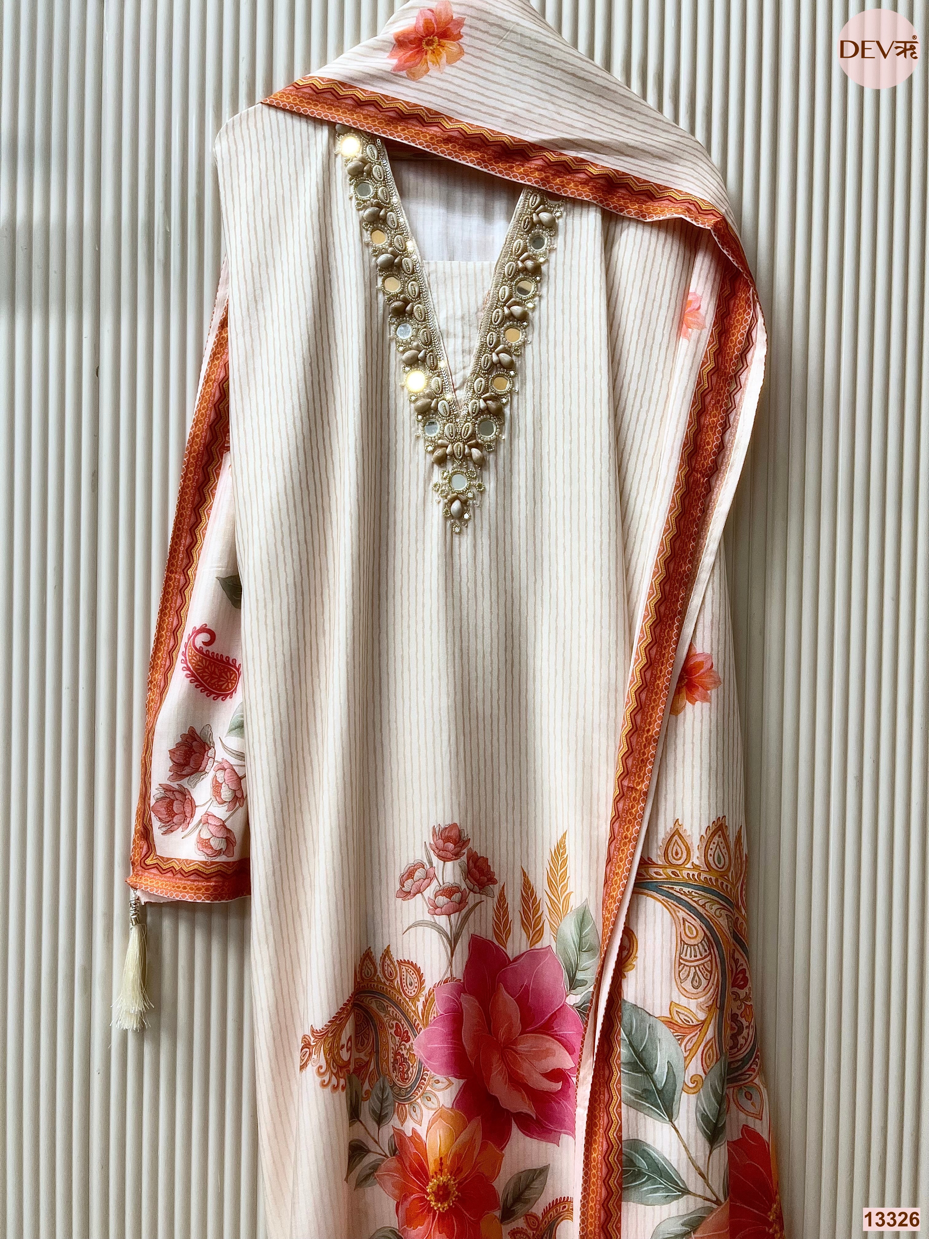 Off White Muslin Printed Unstitched 3-Piece Suit (Devri – D.No 13326)